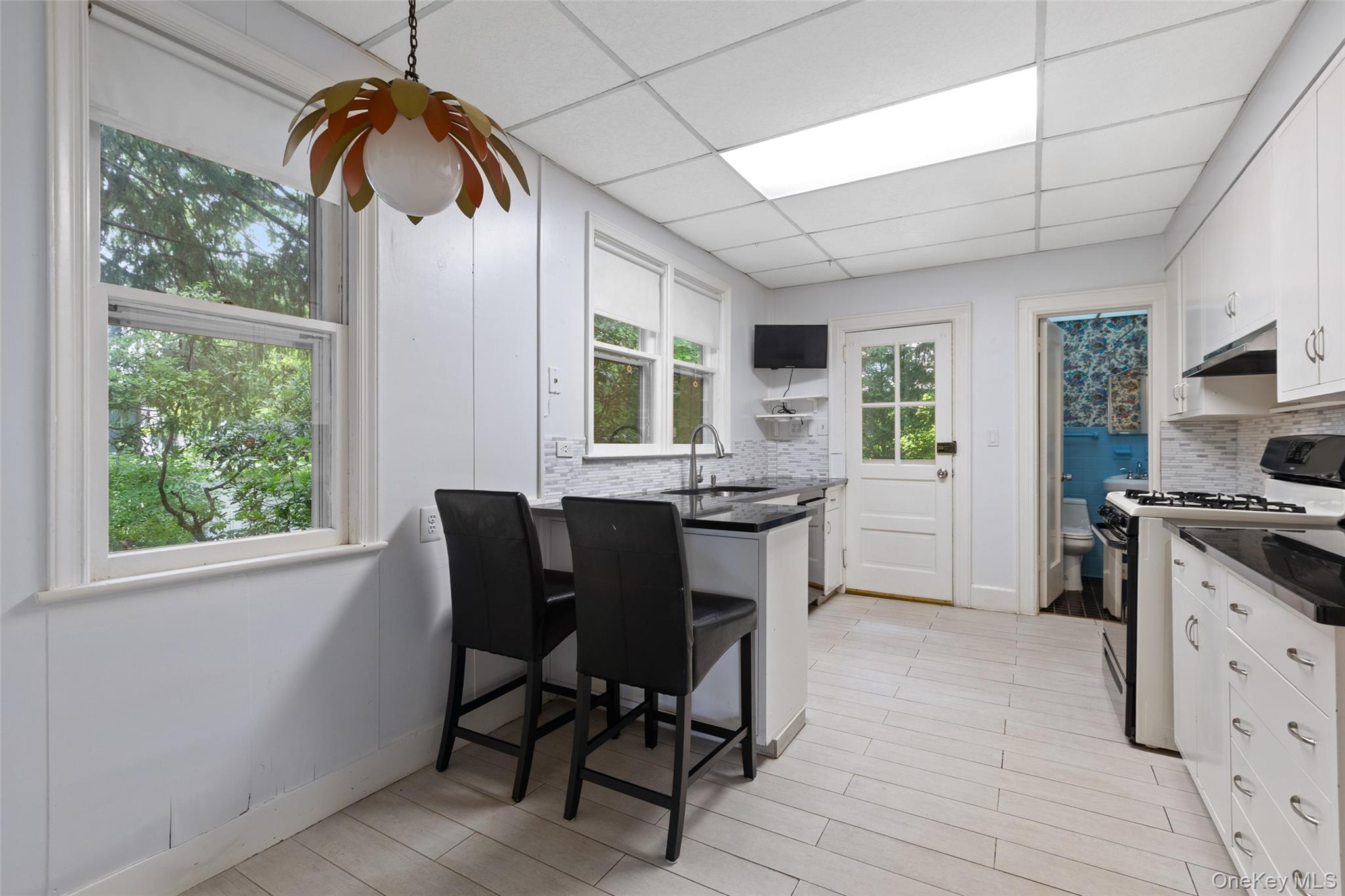 210 Aka 206 Hollywood Avenue Property Photo 12