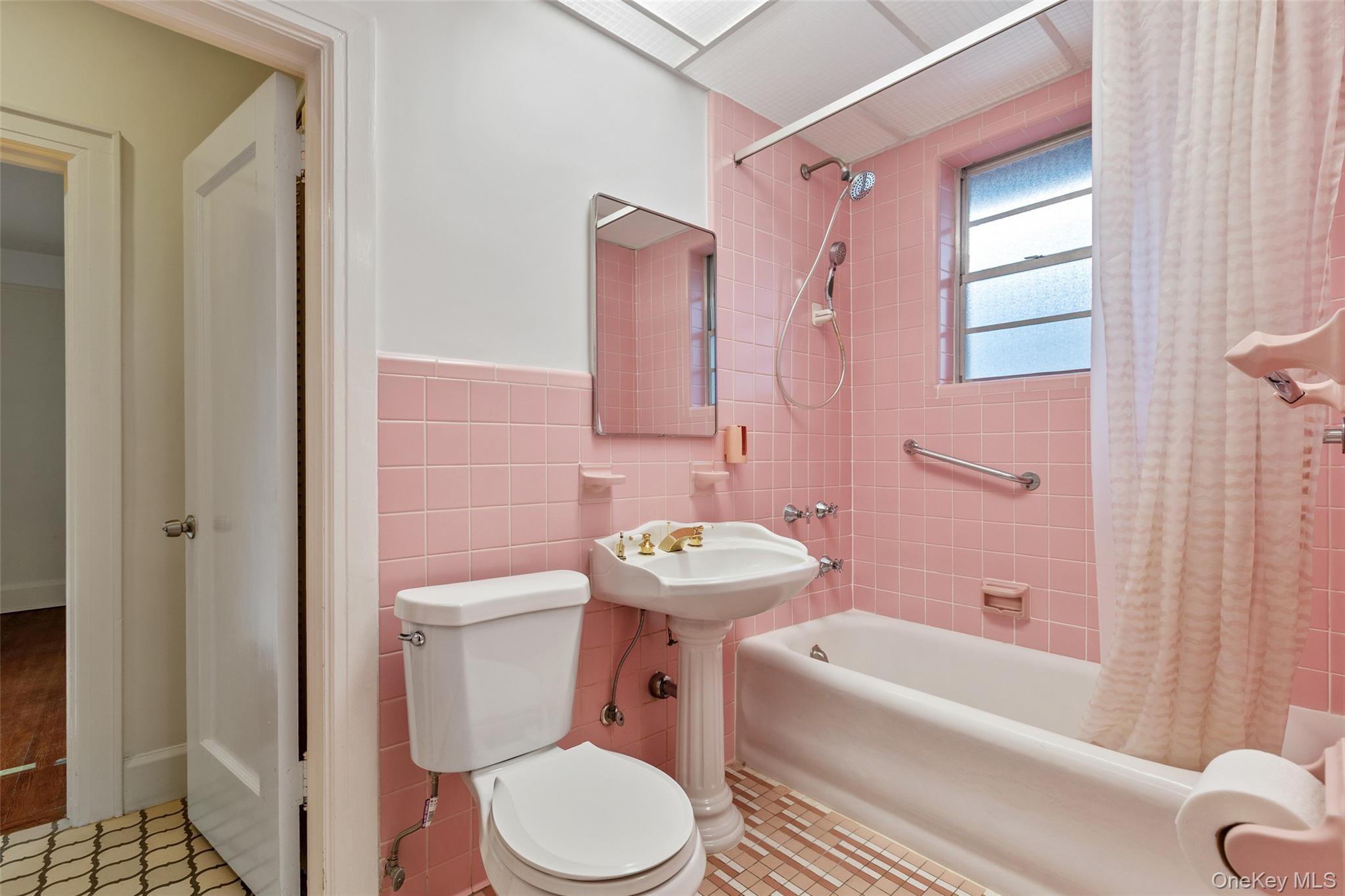 210 Aka 206 Hollywood Avenue Property Photo 18