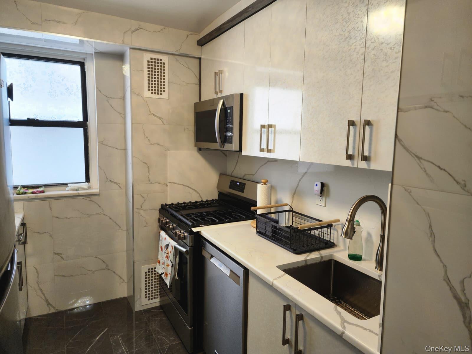 61-25 98th Street 6e Property Photo 7