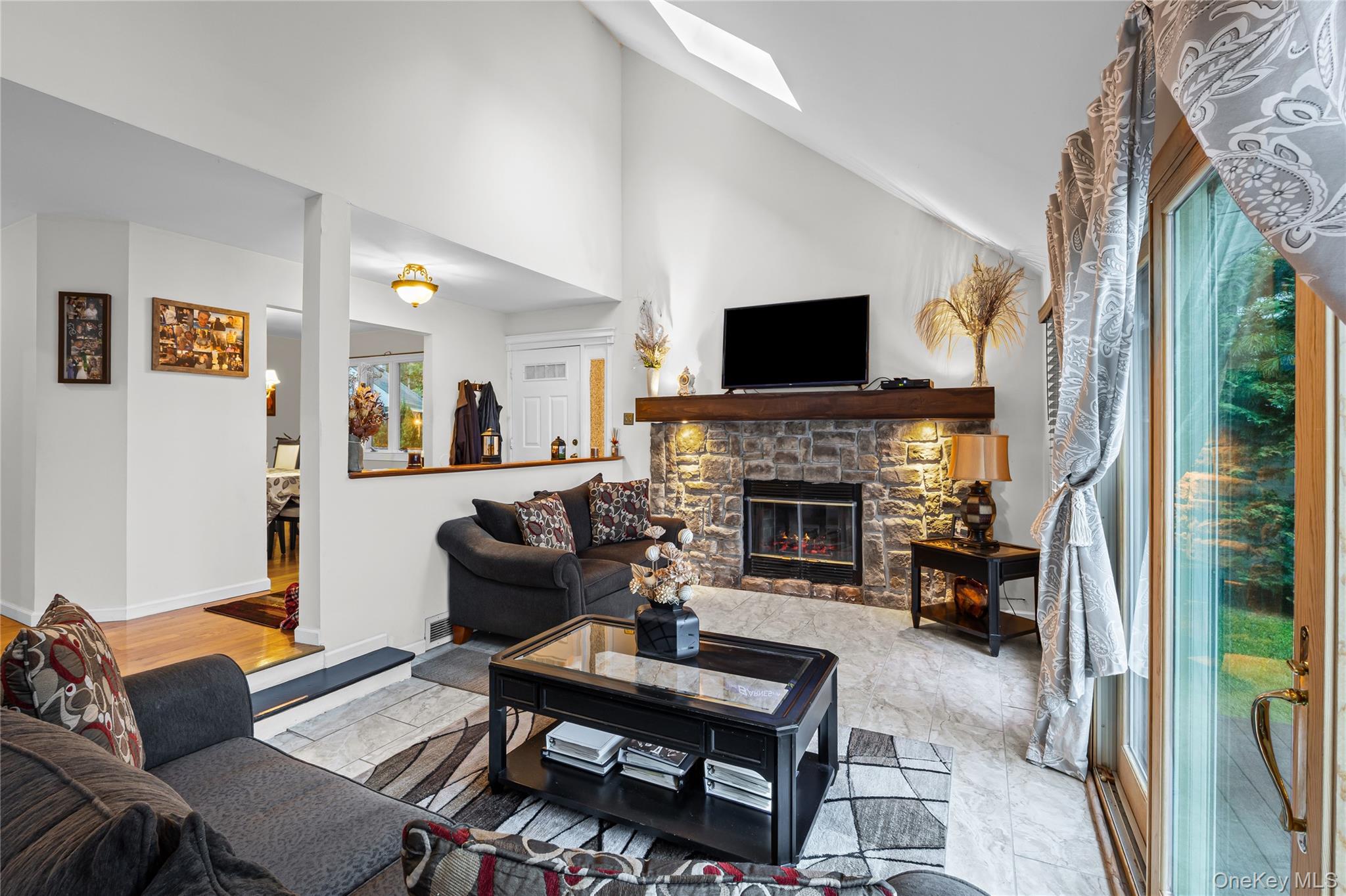 2 Windsor Court Property Photo 4