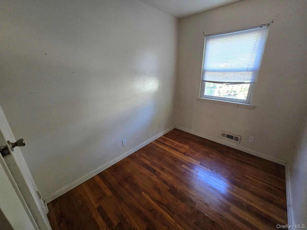 462 S 3rd Avenue Property Photo 3