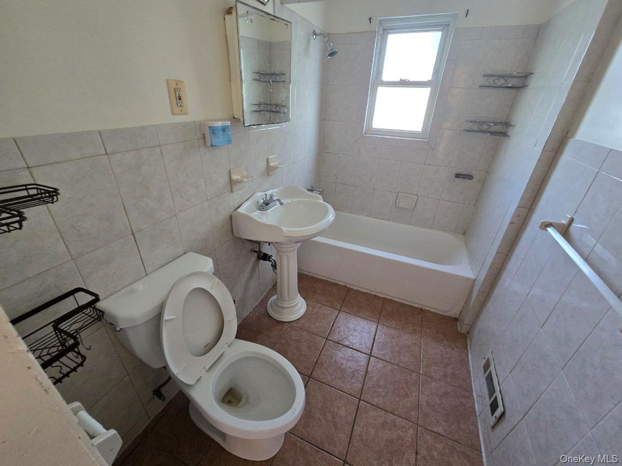 462 S 3rd Avenue Property Photo 5