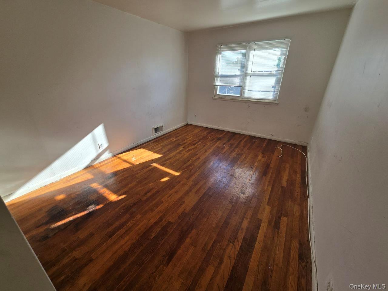 462 S 3rd Avenue Property Photo 6