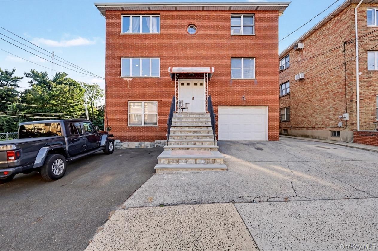17 Aka 13 Smart Avenue Property Photo 1