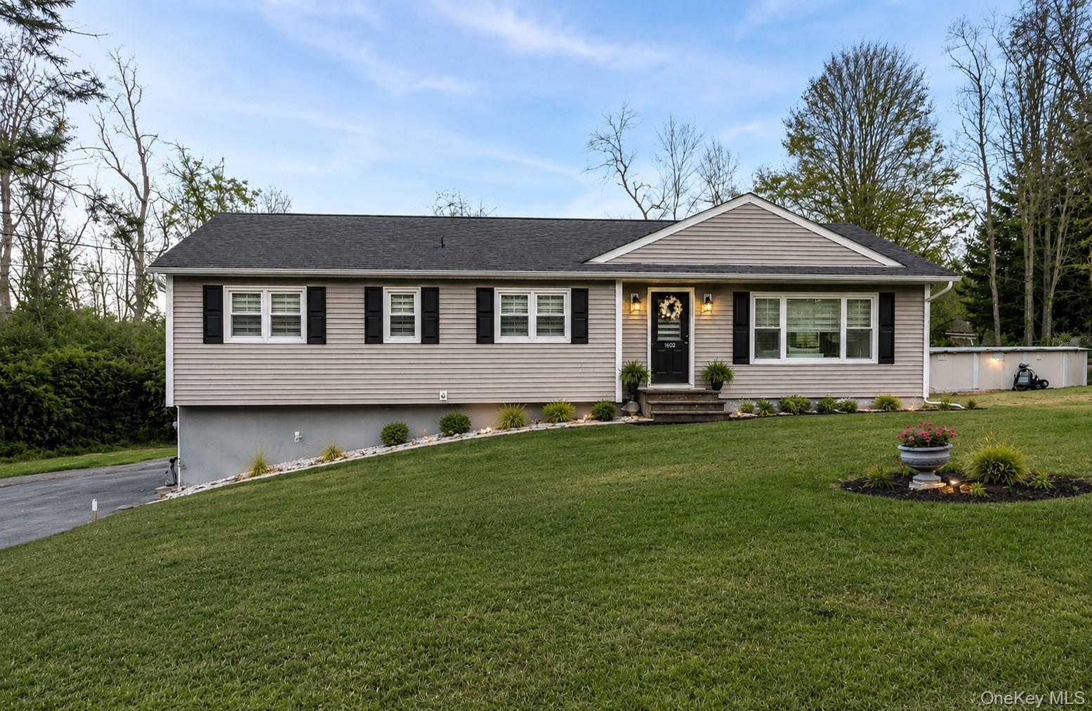 1462 New York Route 17a Property Photo 1
