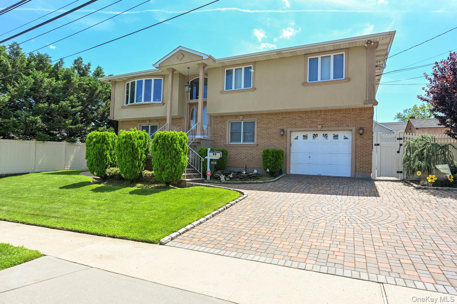 859 Maloon Avenue Property Photo 1