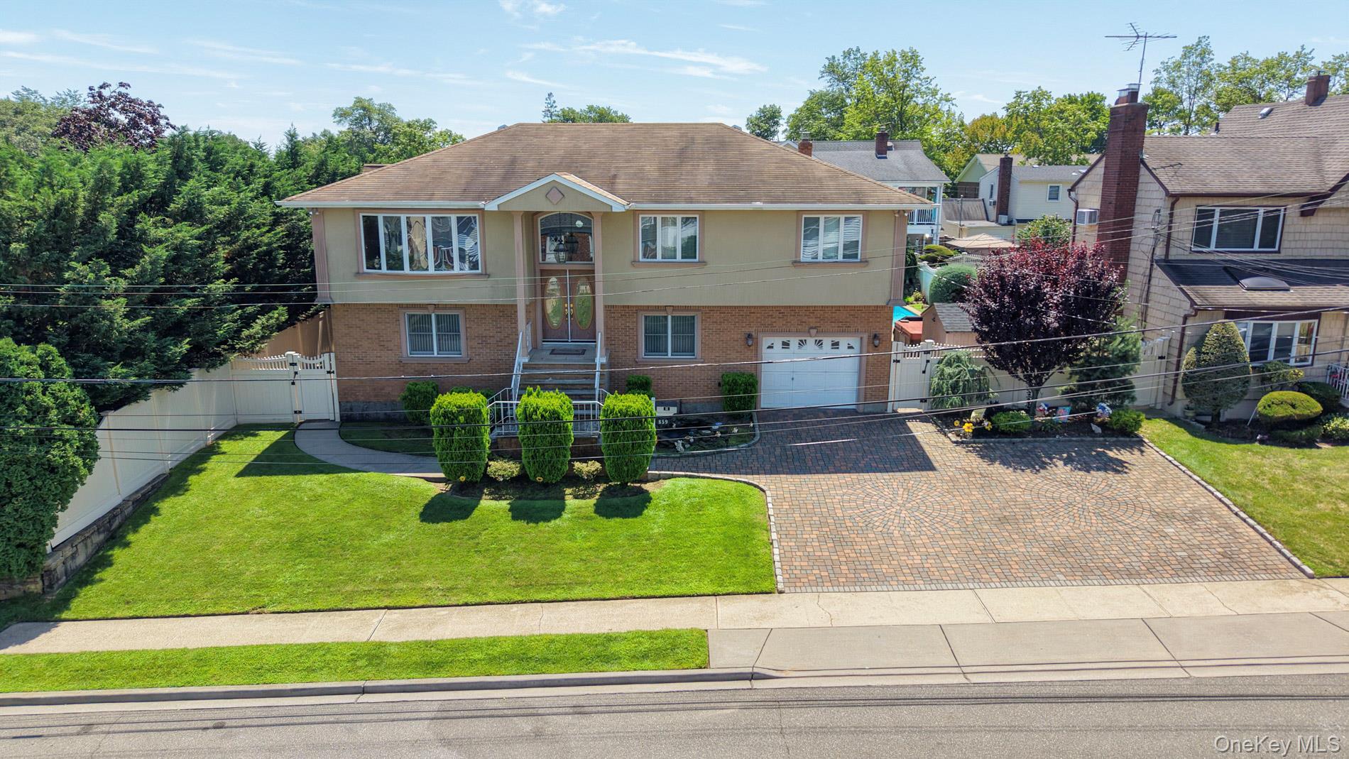 859 Maloon Avenue Property Photo 2