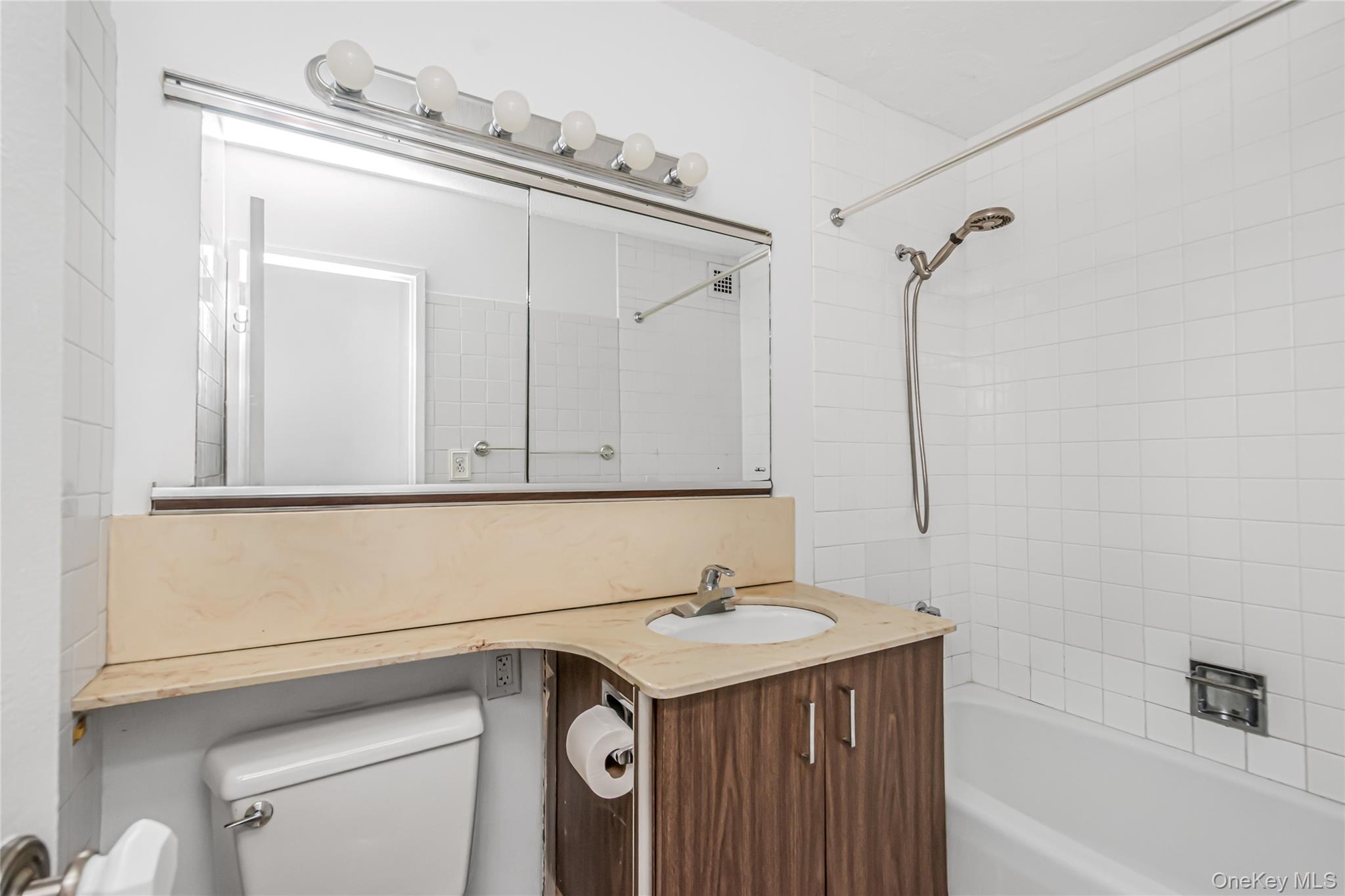 3333 Henry Hudson Parkway 22c Property Photo 6