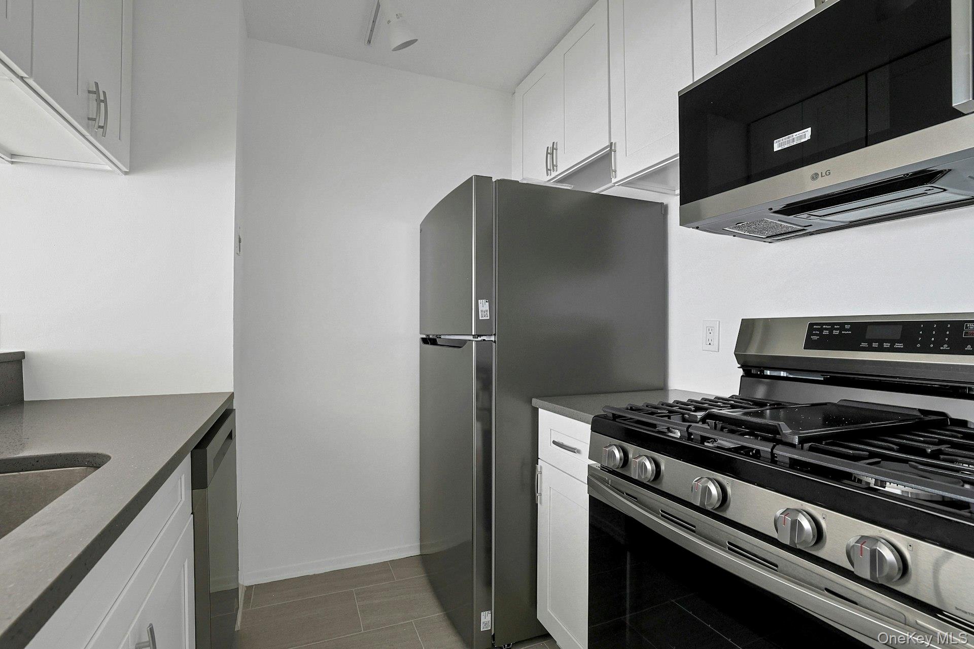 4 Martine Avenue 711 Property Photo 14