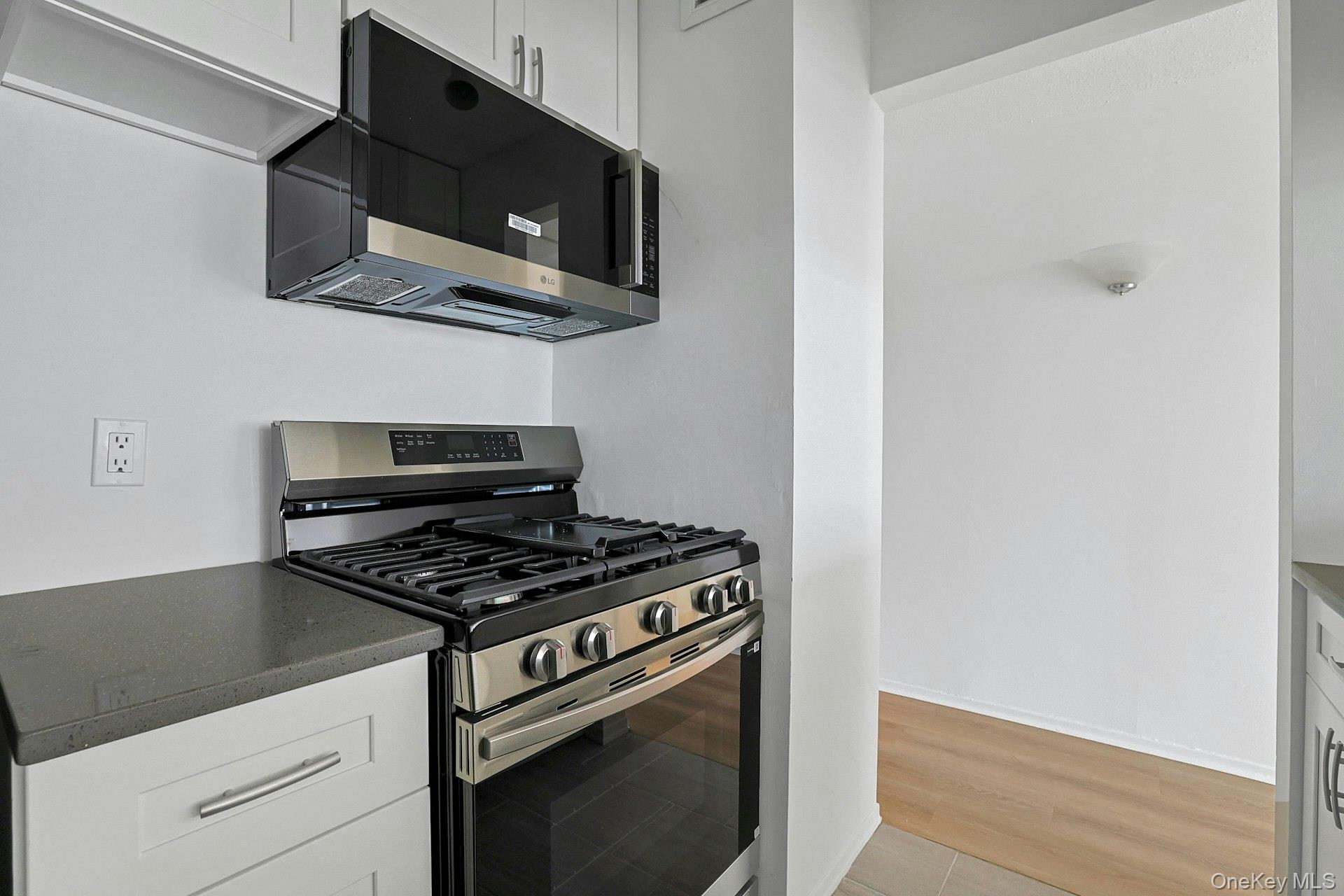 4 Martine Avenue 711 Property Photo 15