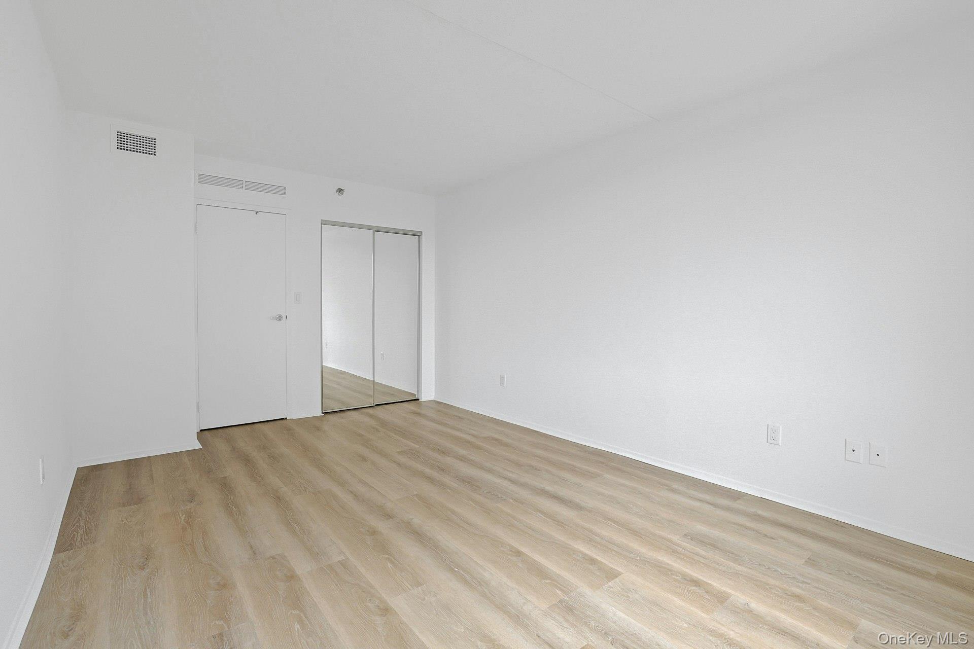 4 Martine Avenue 711 Property Photo 23