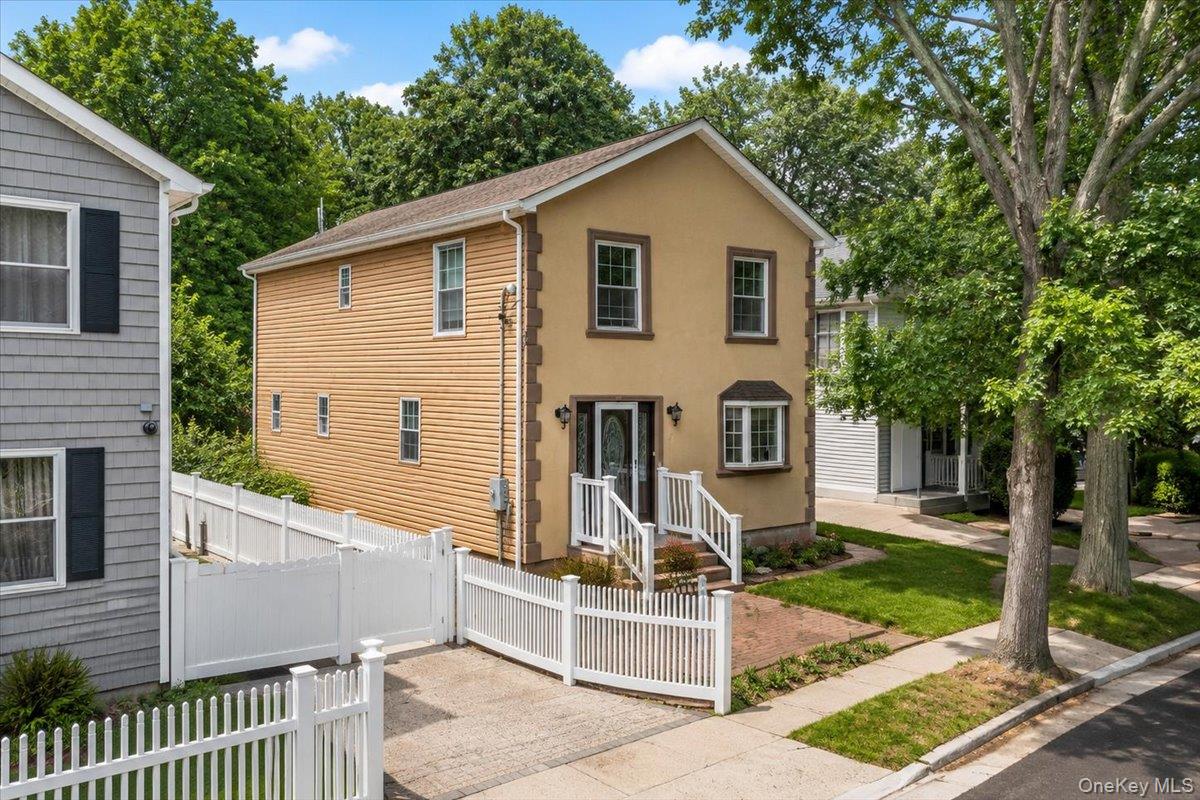 571 Park Avenue Property Photo 2