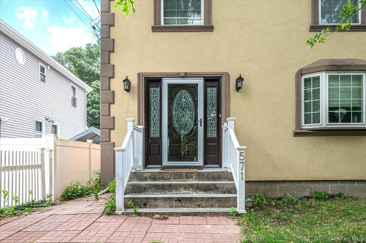 571 Park Avenue Property Photo 4