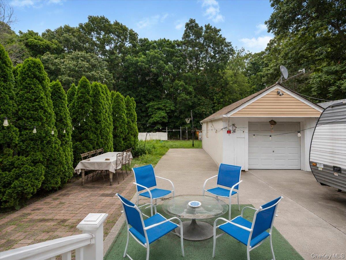 571 Park Avenue Property Photo 6