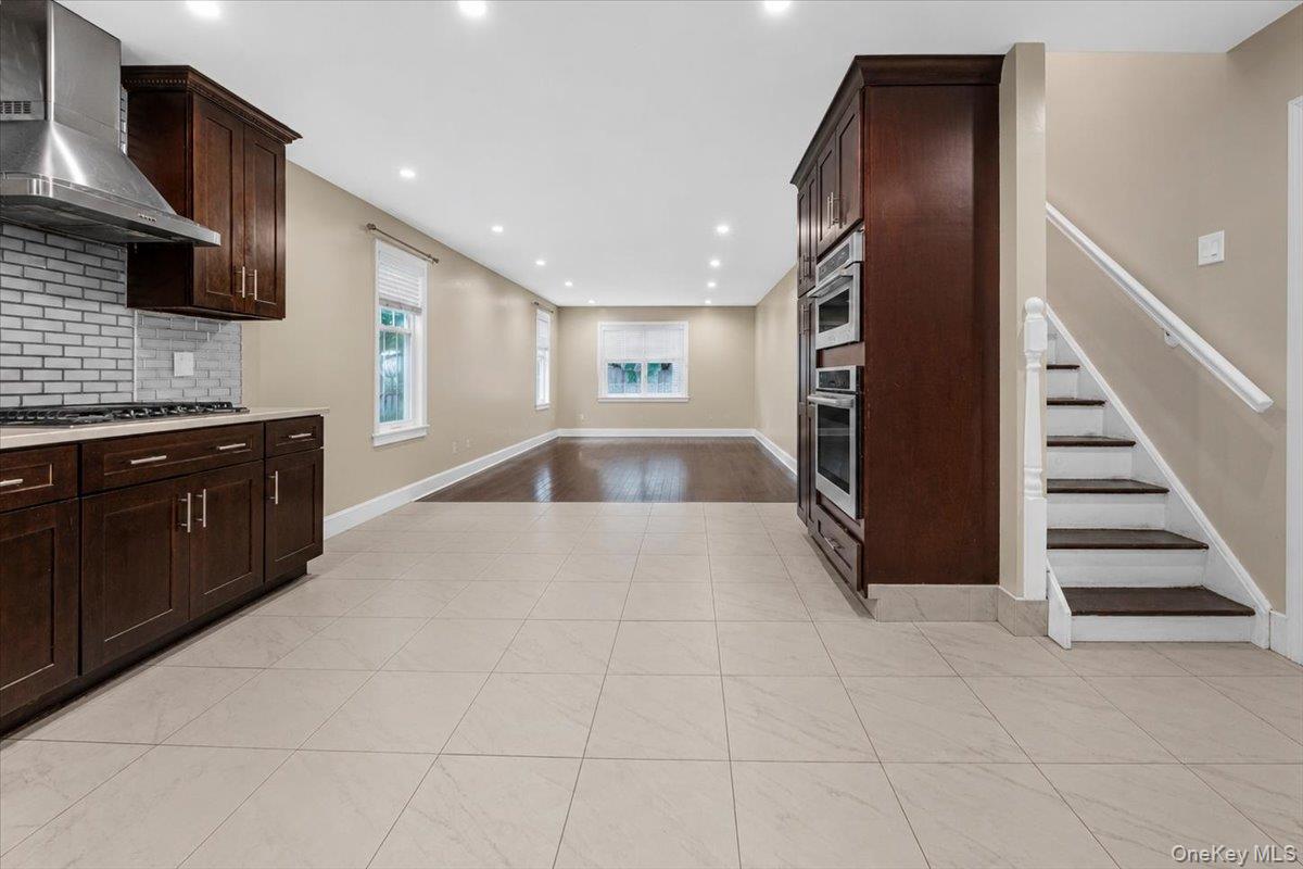 571 Park Avenue Property Photo 8