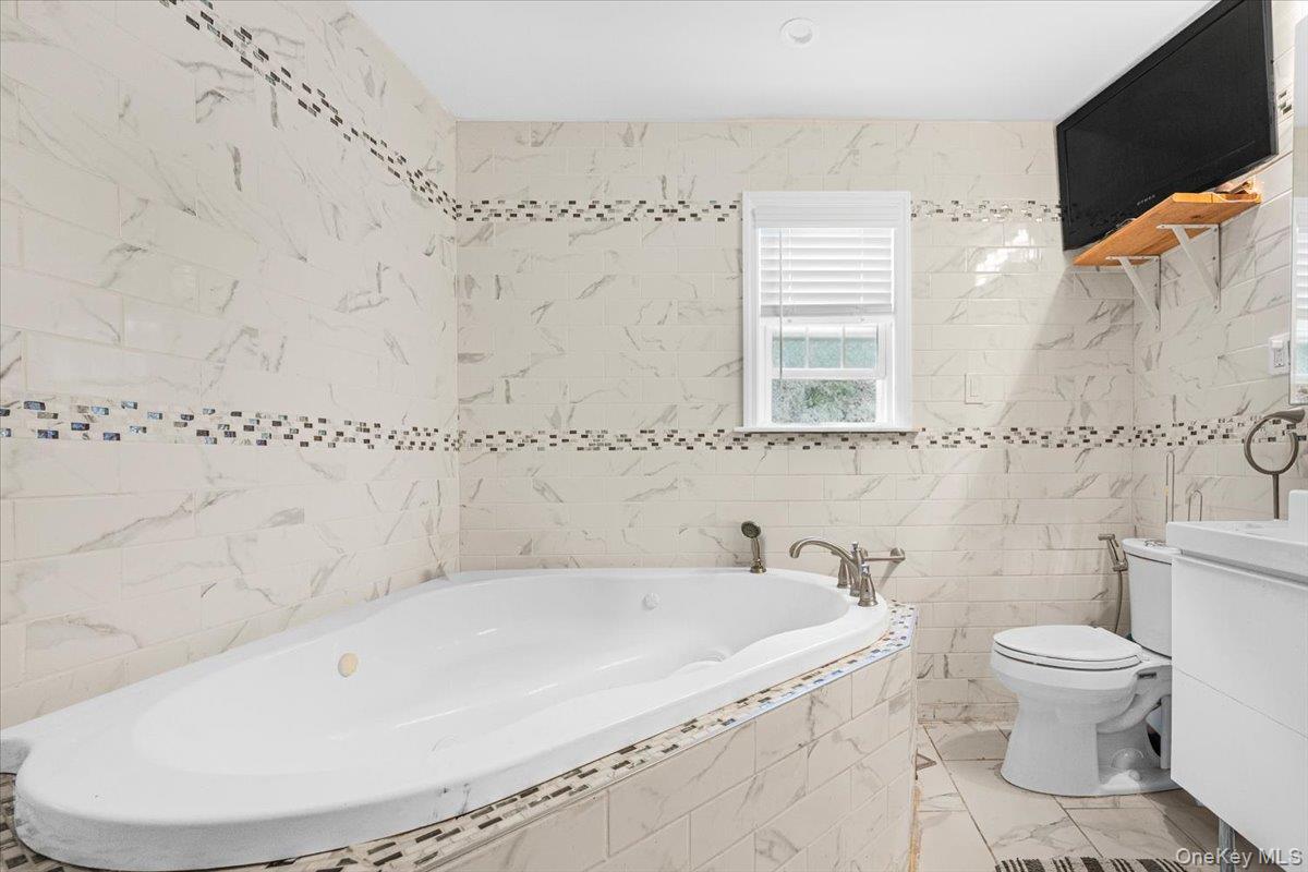 571 Park Avenue Property Photo 19