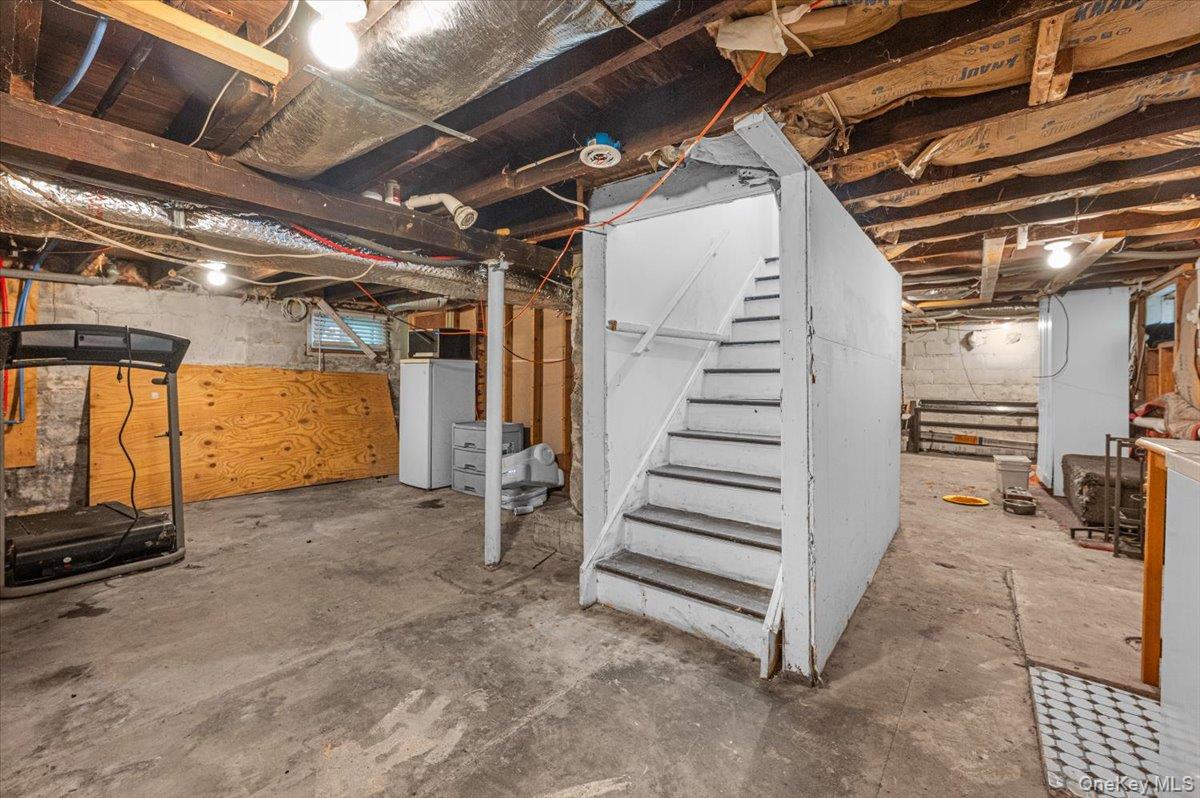 571 Park Avenue Property Photo 21