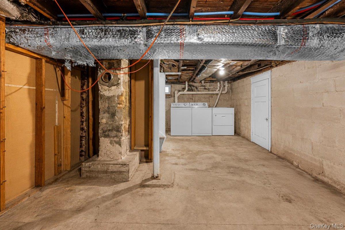 571 Park Avenue Property Photo 22