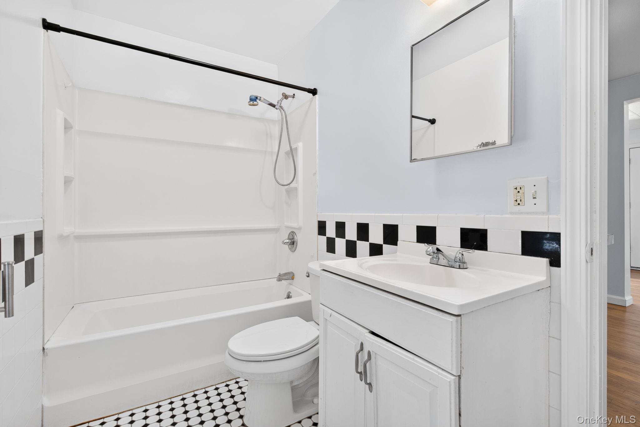 54 Gifford Avenue Property Photo 39