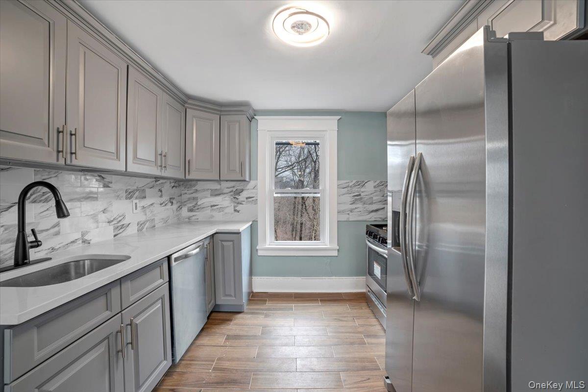 143 Chatterton Parkway 2nd Floor Property Photo 2