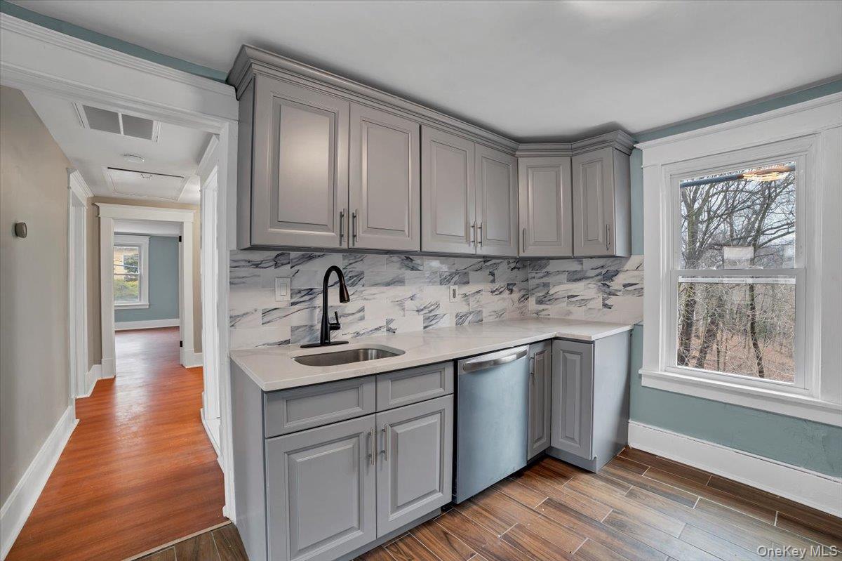 143 Chatterton Parkway 2nd Floor Property Photo 6
