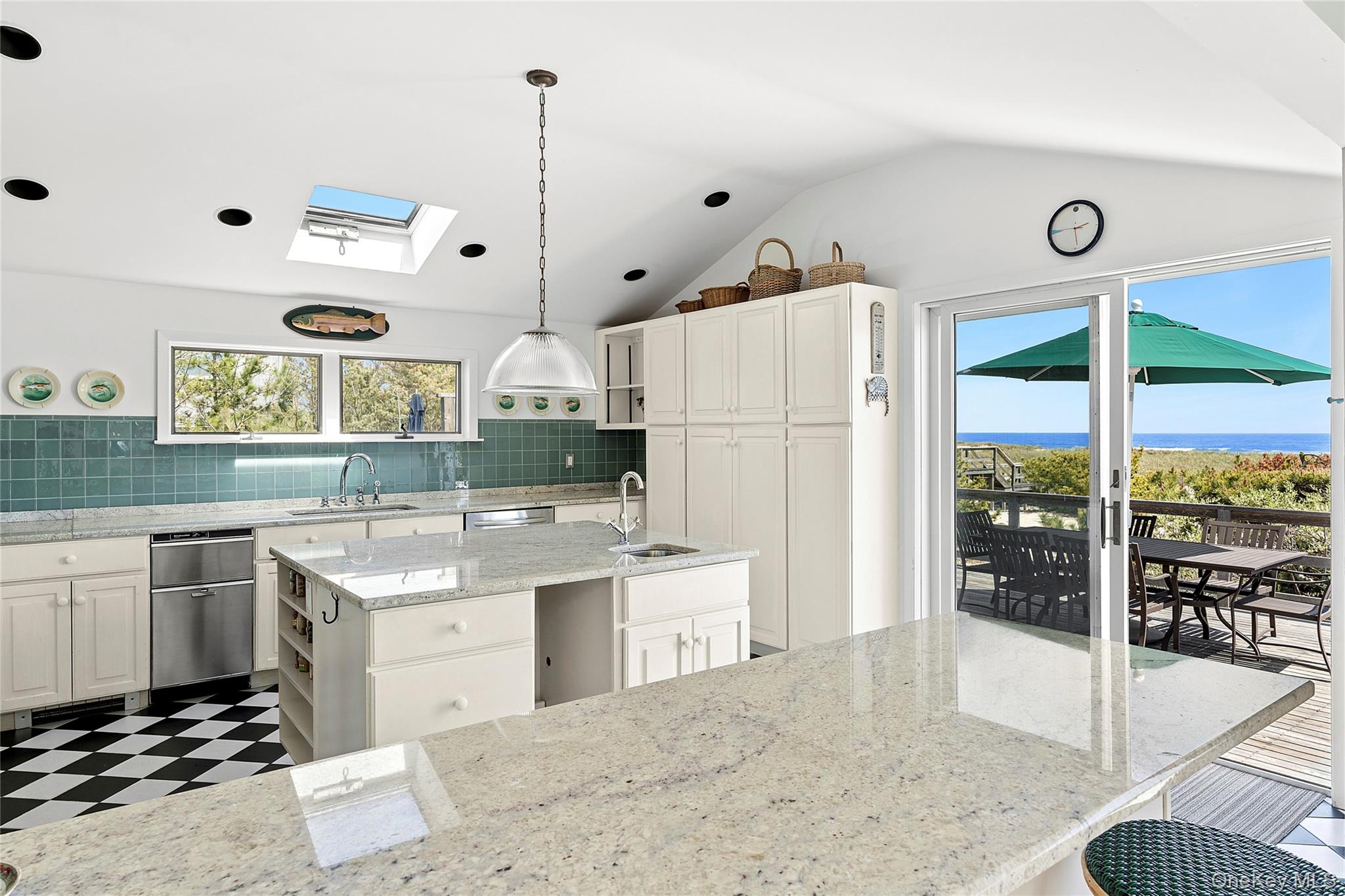 405 Dune Road Property Photo 6