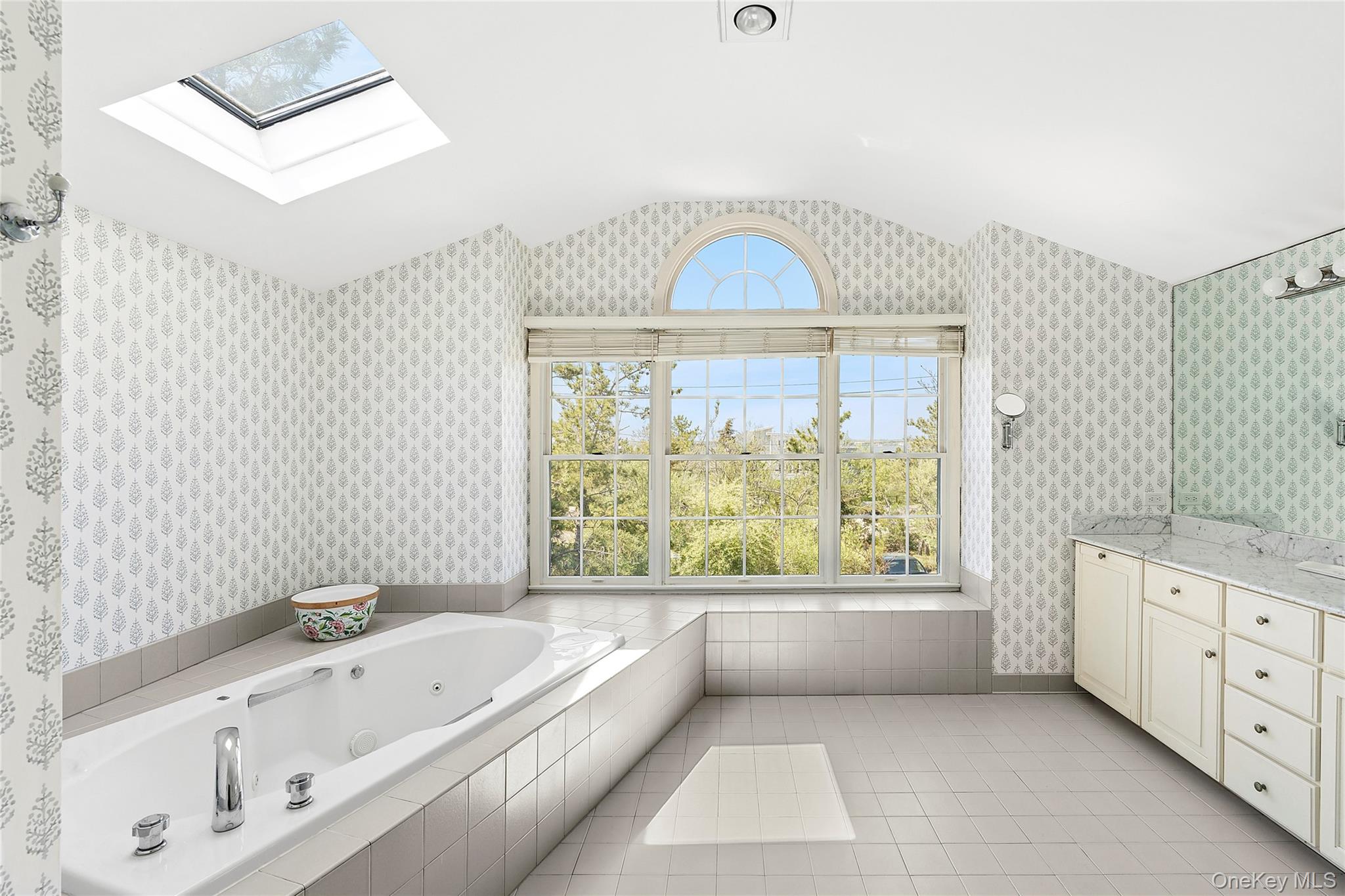 405 Dune Road Property Photo 10