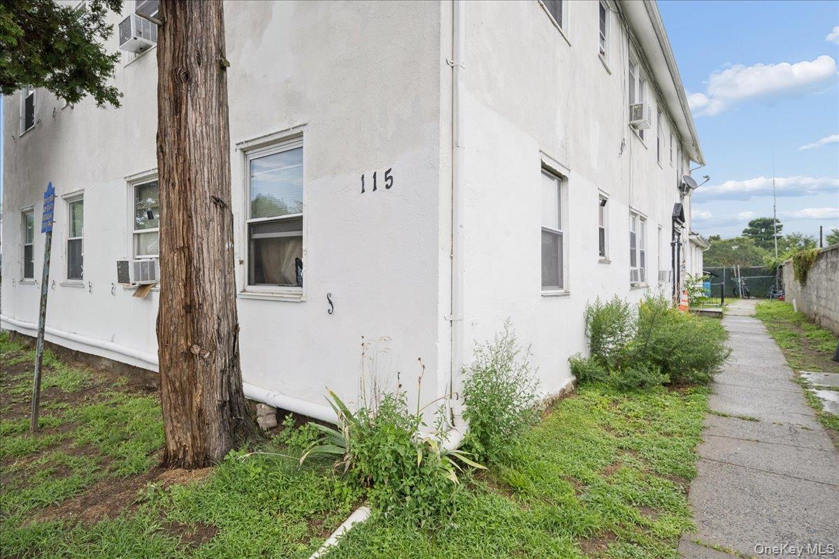 115 N Barry Avenue Property Photo 3