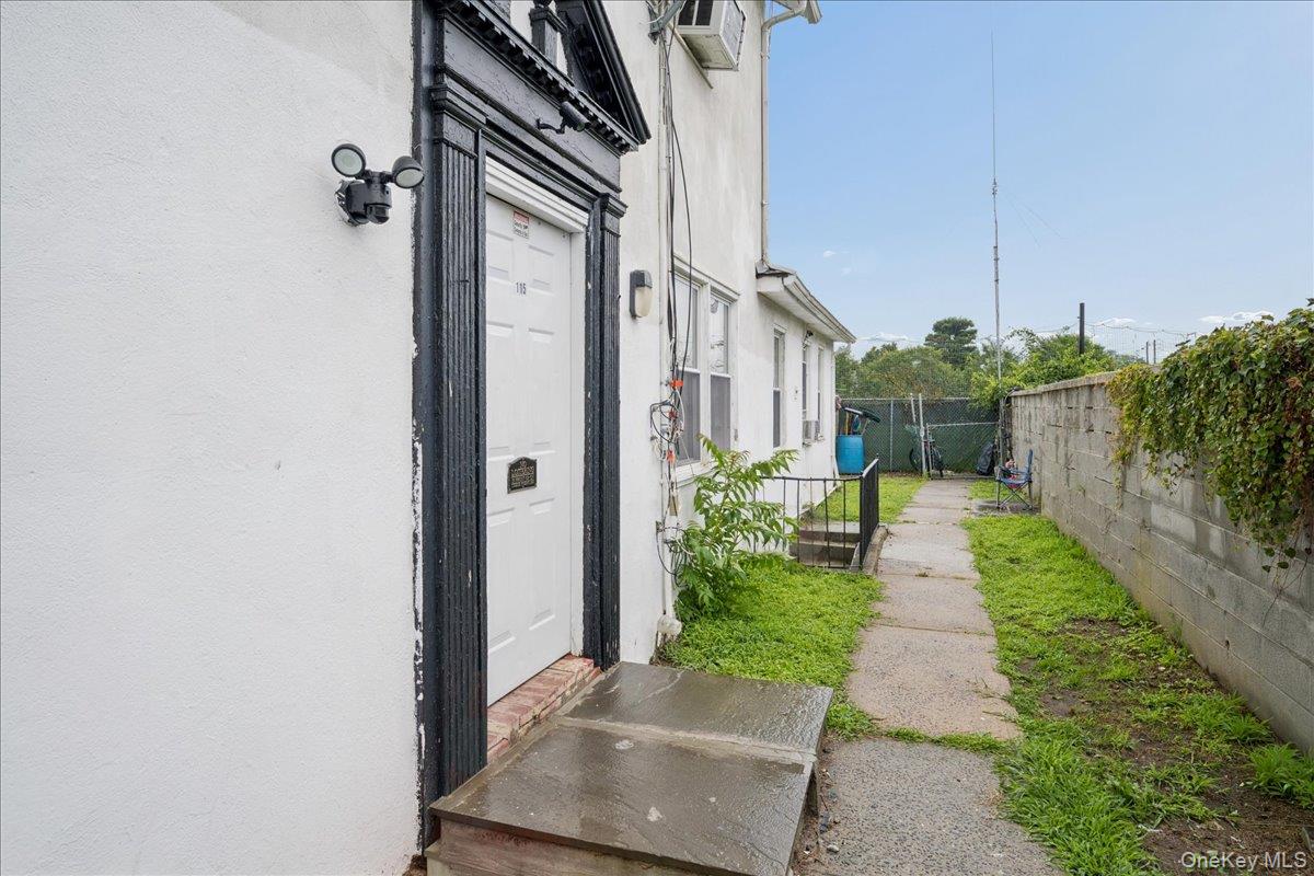 115 N Barry Avenue Property Photo 5