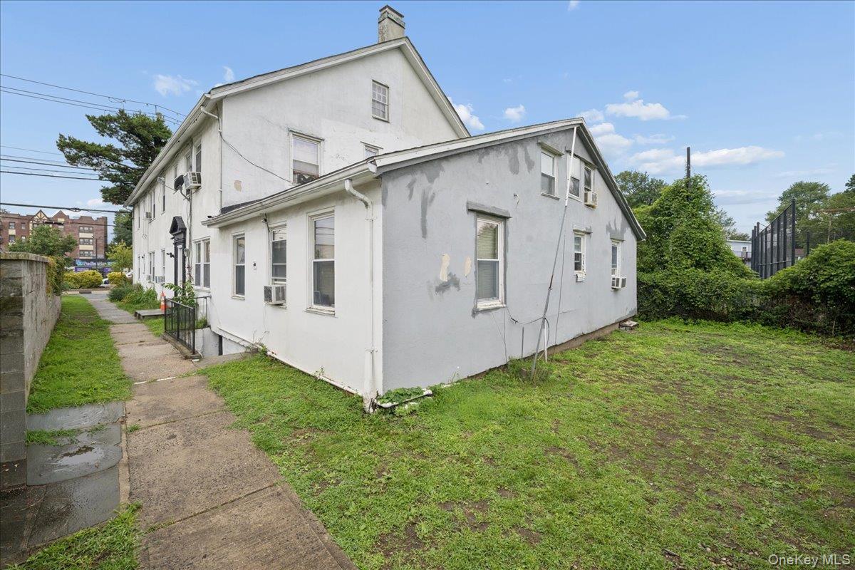 115 N Barry Avenue Property Photo 6