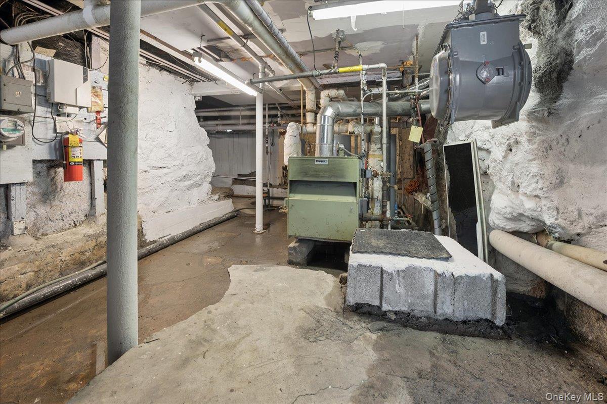 115 N Barry Avenue Property Photo 8