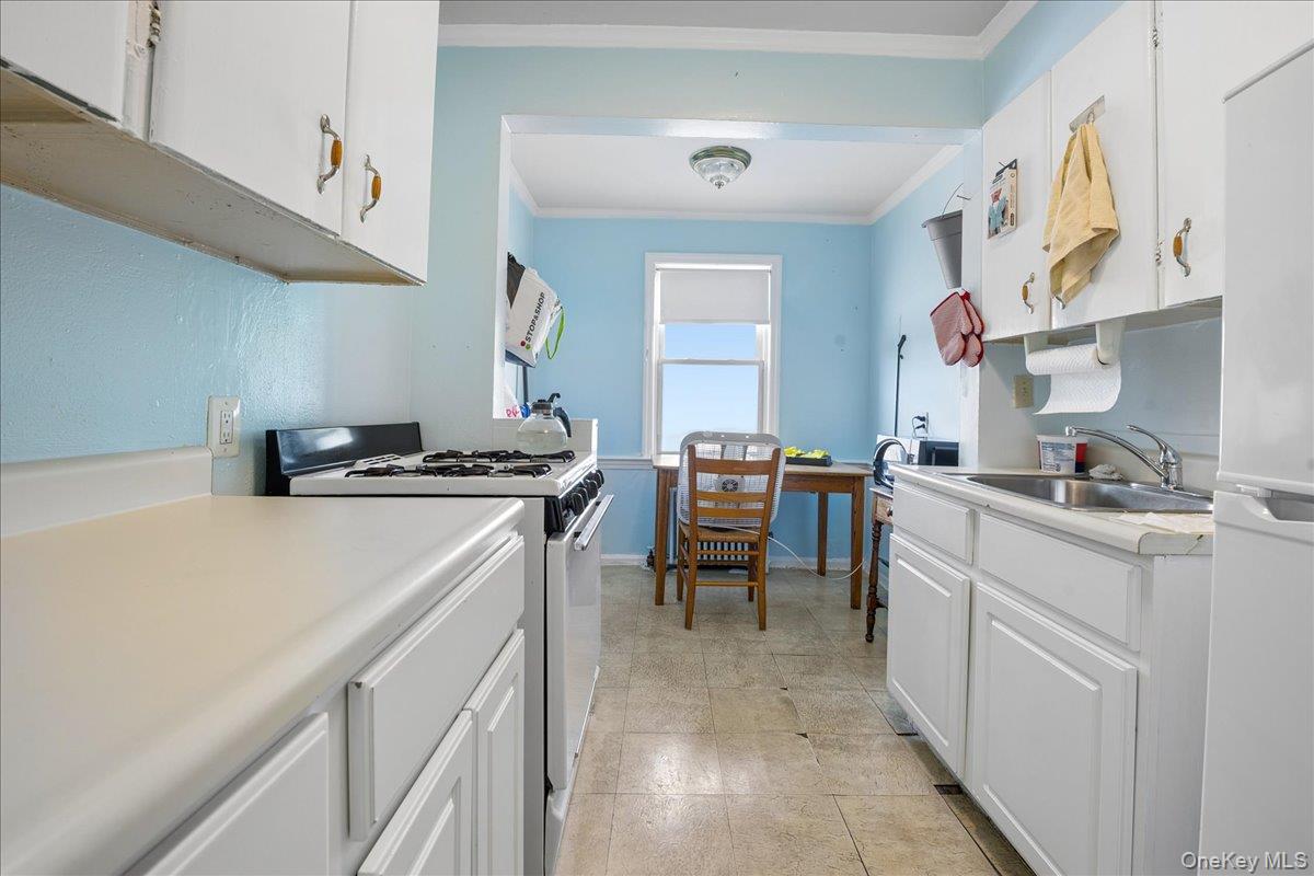 115 N Barry Avenue Property Photo 9