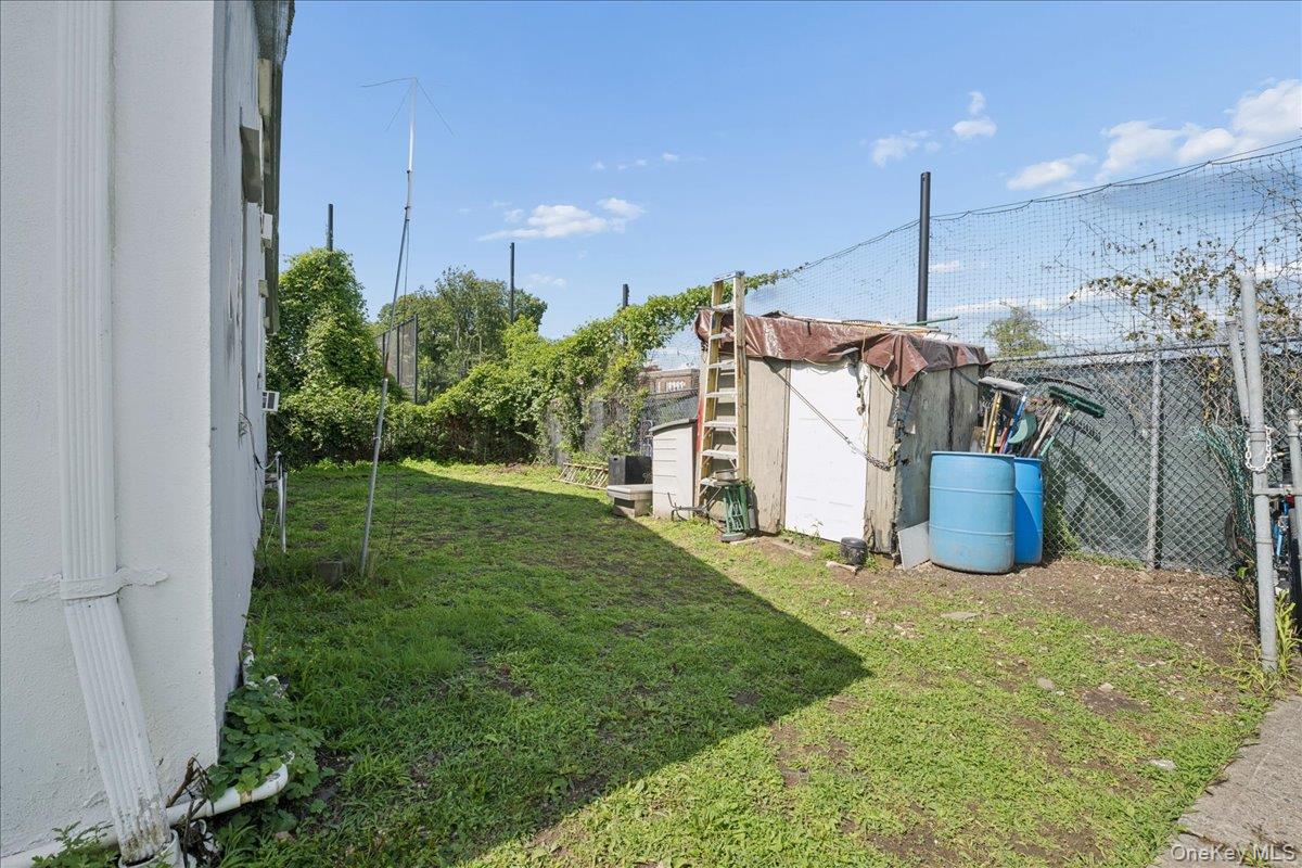 115 N Barry Avenue Property Photo 29
