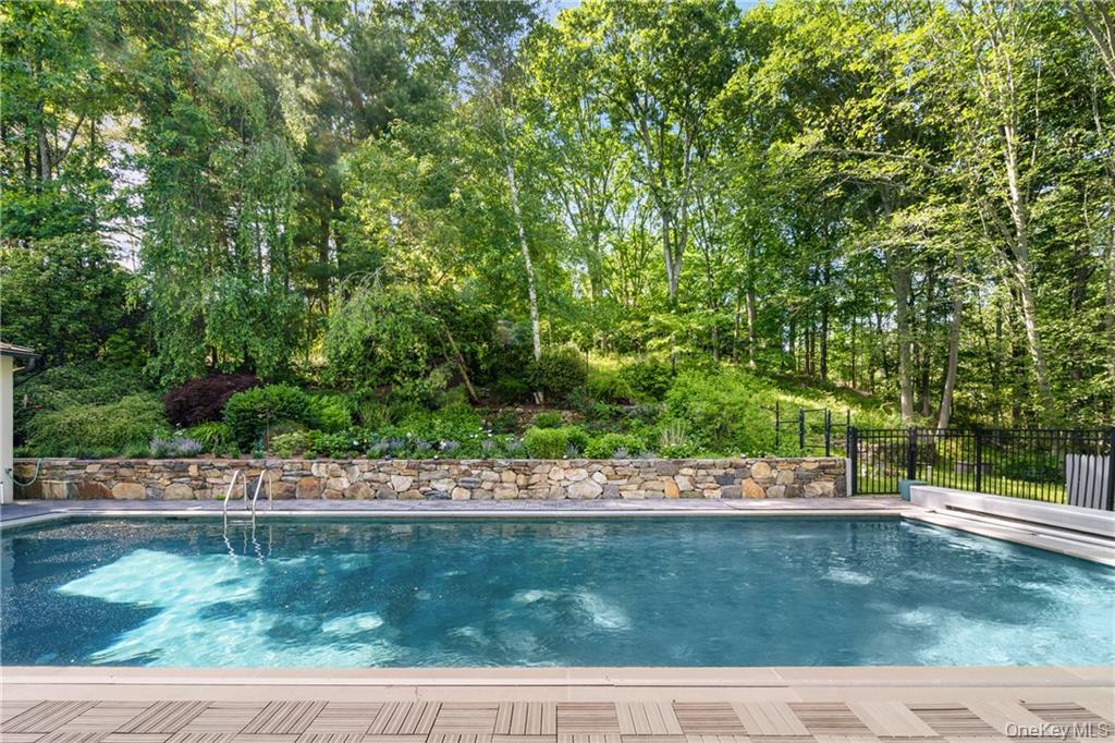 17 Fox Run Road Property Photo 3