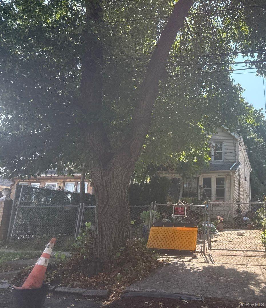 195-10 Sagamore Avenue Property Photo 2