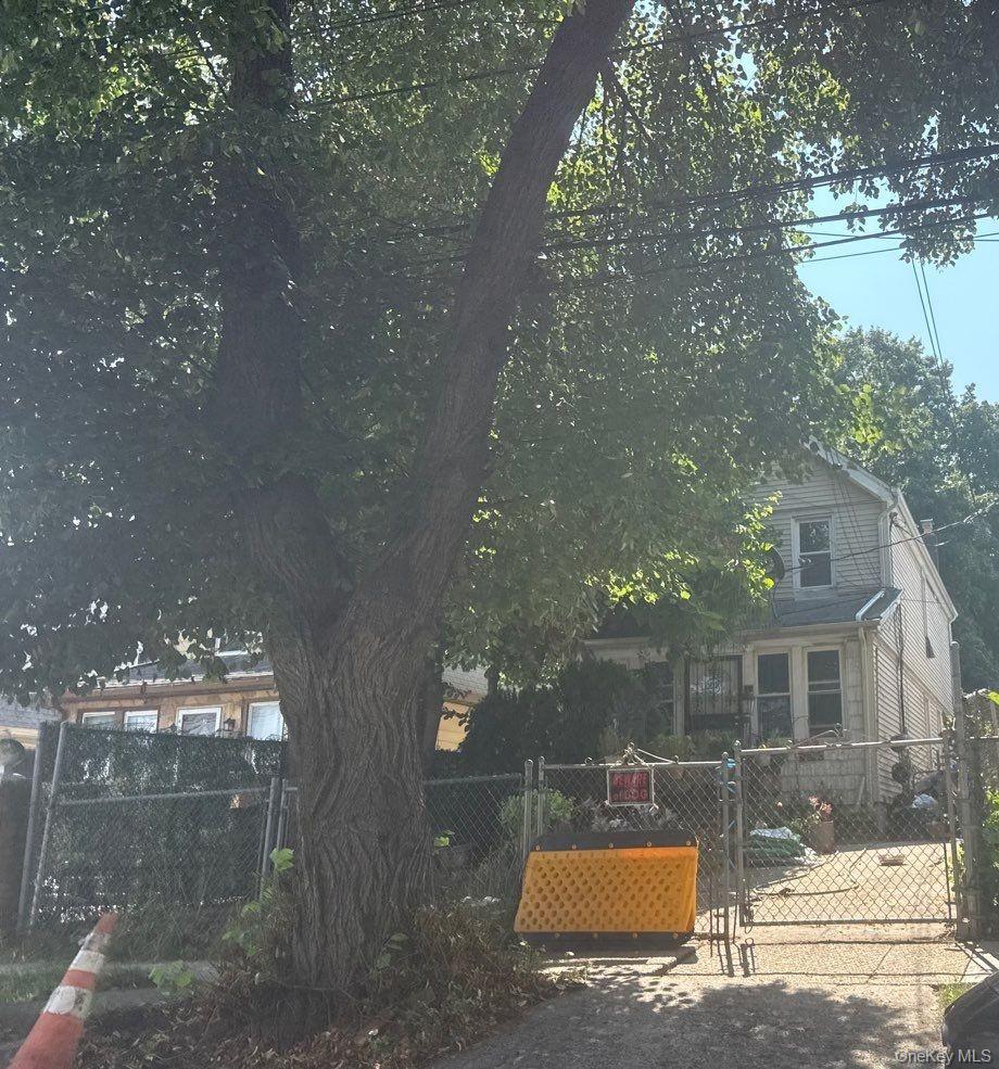 195-10 Sagamore Avenue Property Photo 3