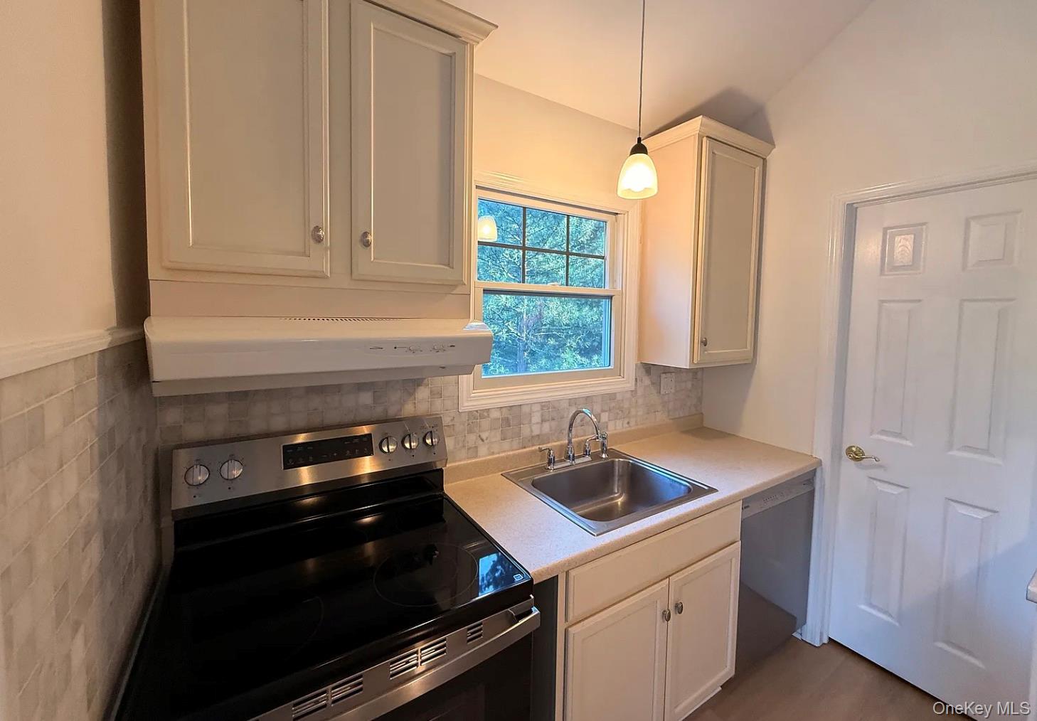 22 William Penn Drive Property Photo 13