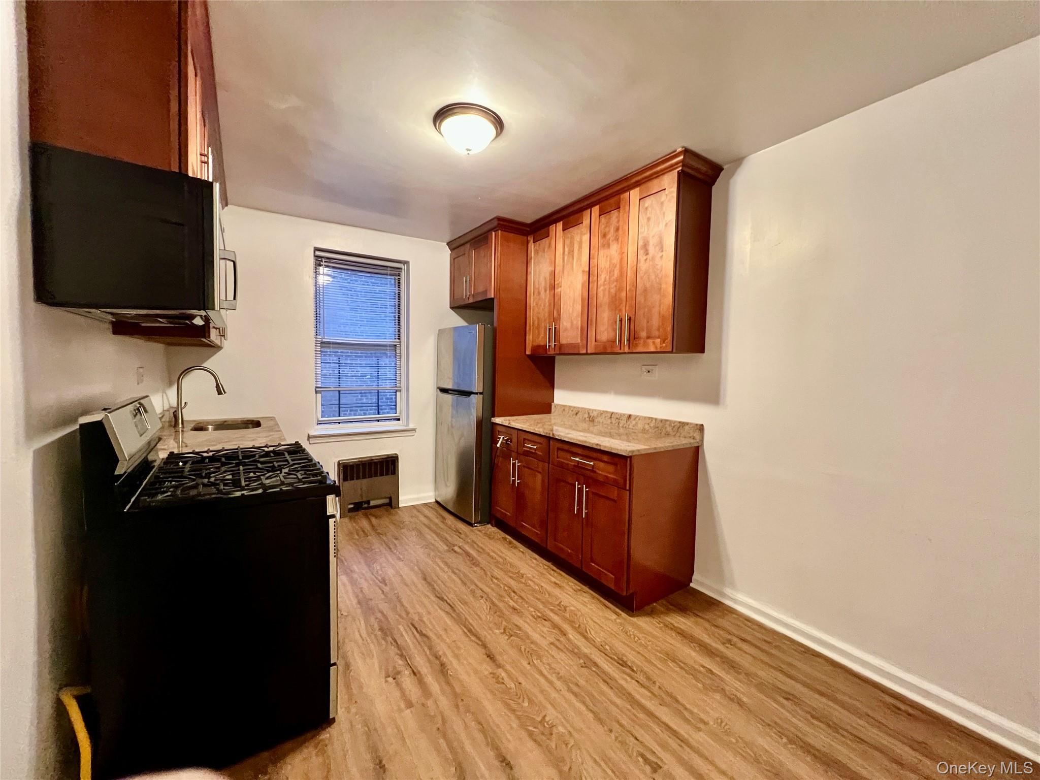 2080 Barnes Avenue 5b Property Photo 3