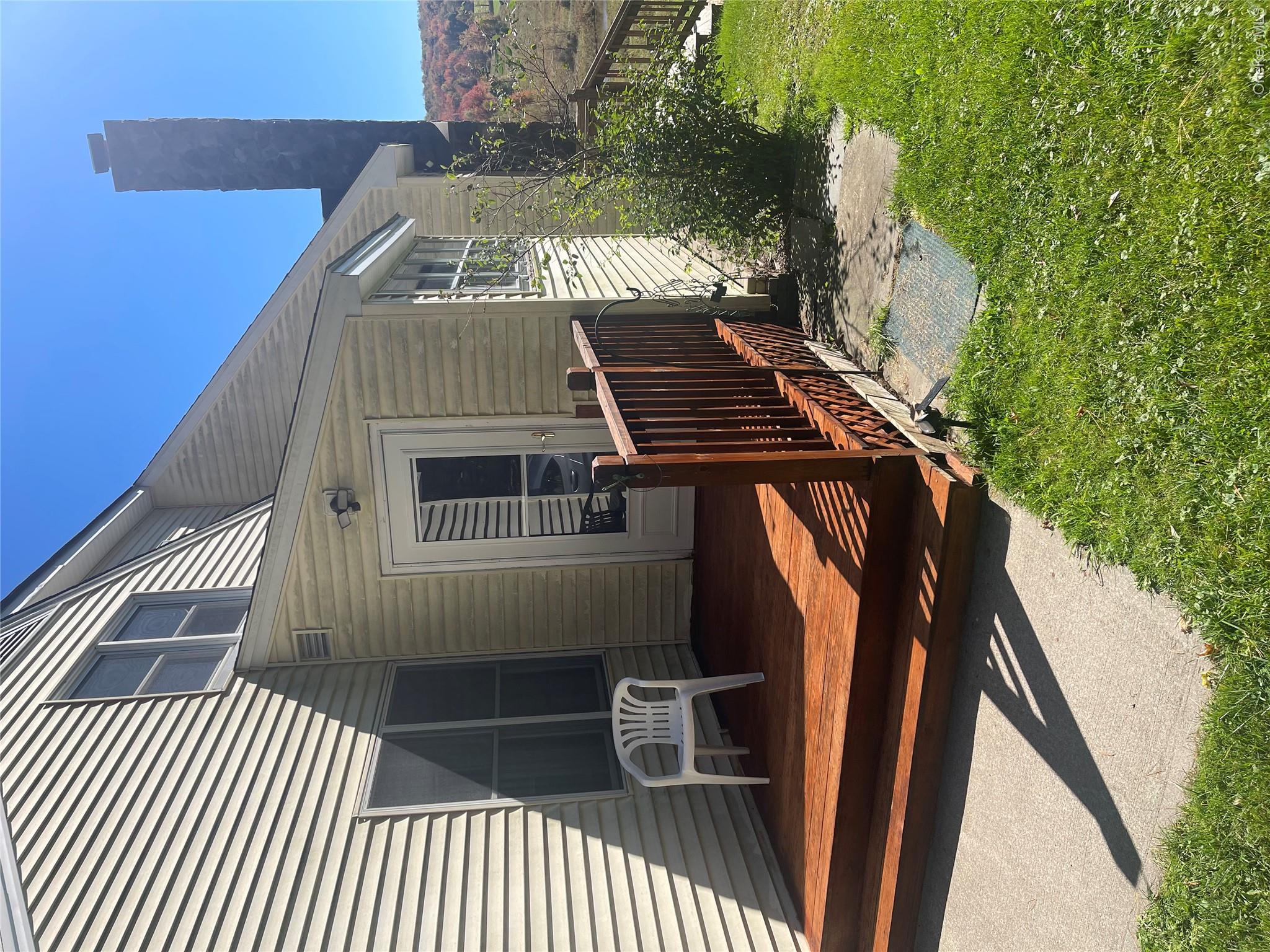 2614 Turnpike Road Property Photo 4