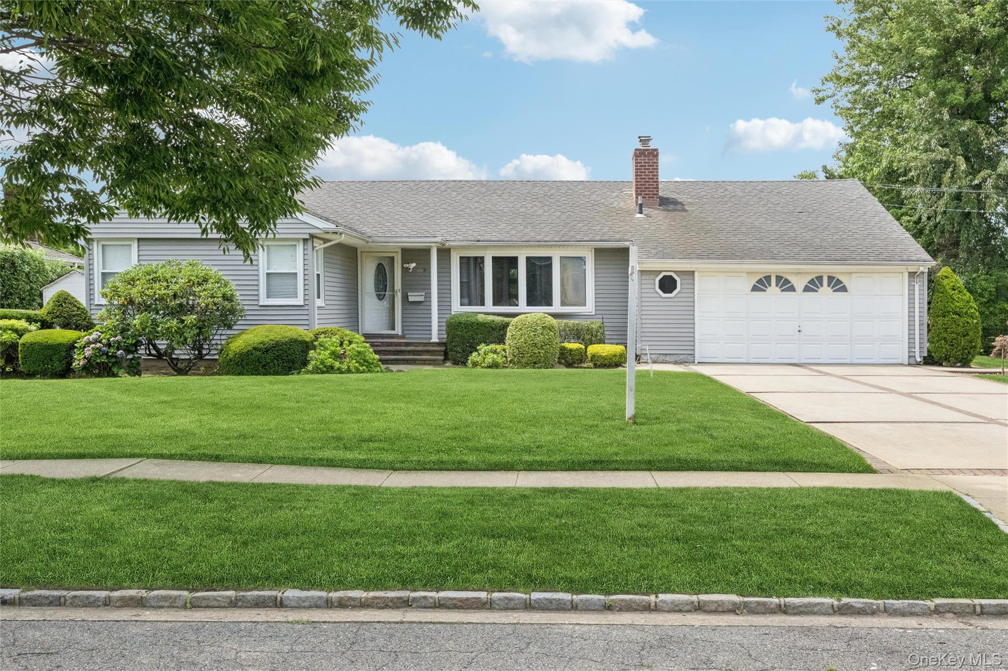 279 E Shore Drive Property Photo 3