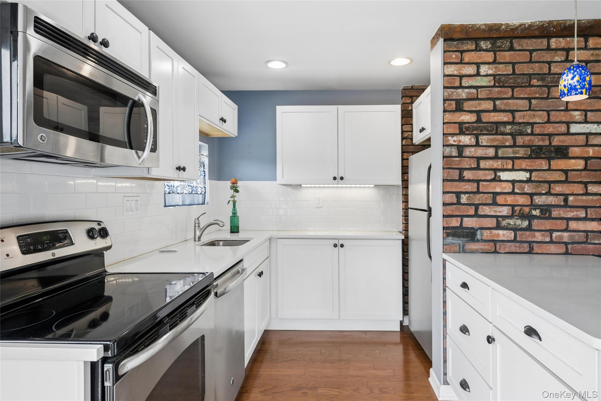 279 E Shore Drive Property Photo 17