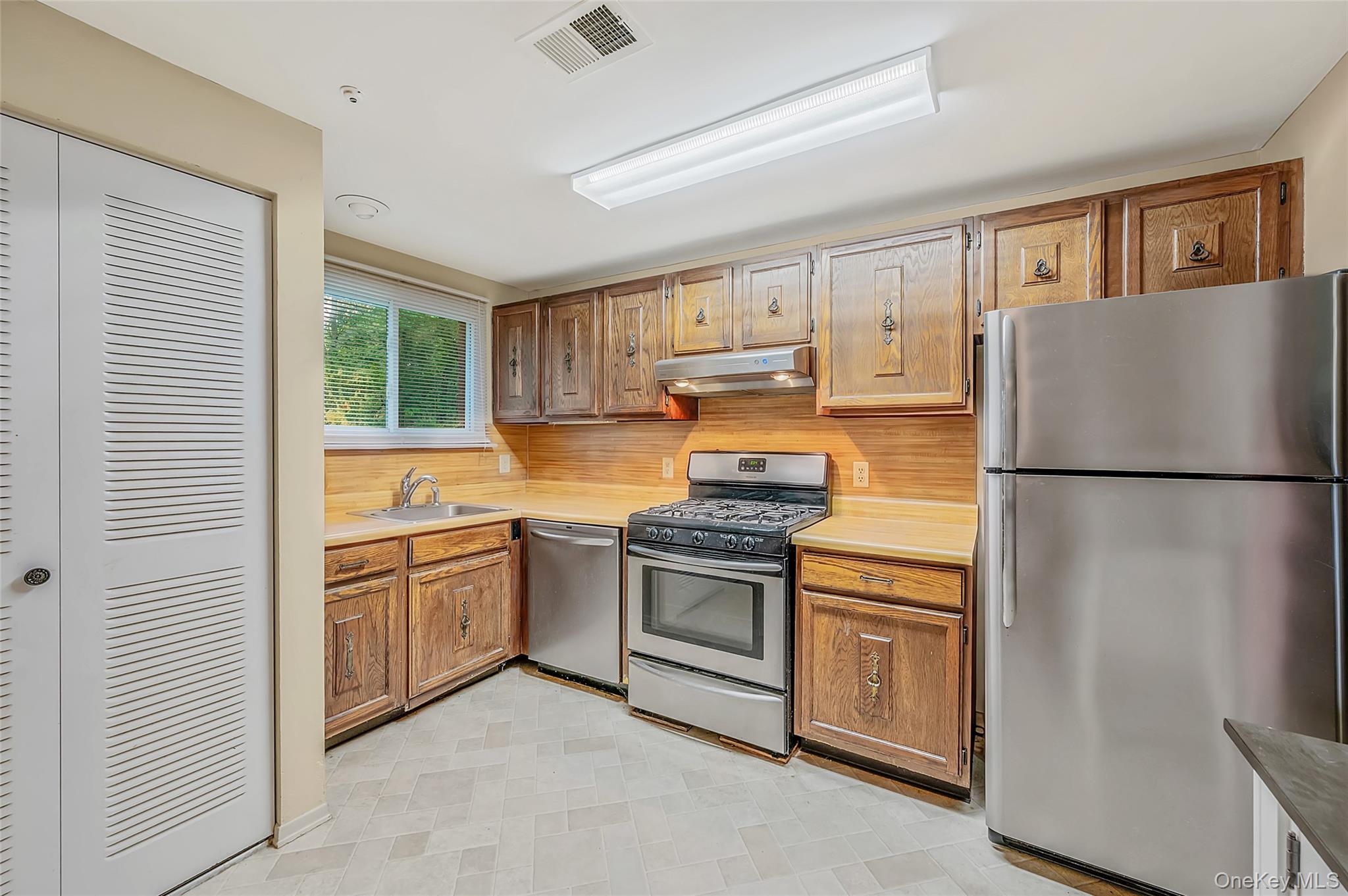 452 Birchwood Road Property Photo 8