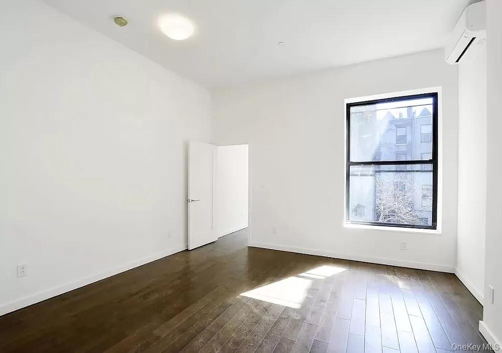 286 W 137th Street Property Photo 3