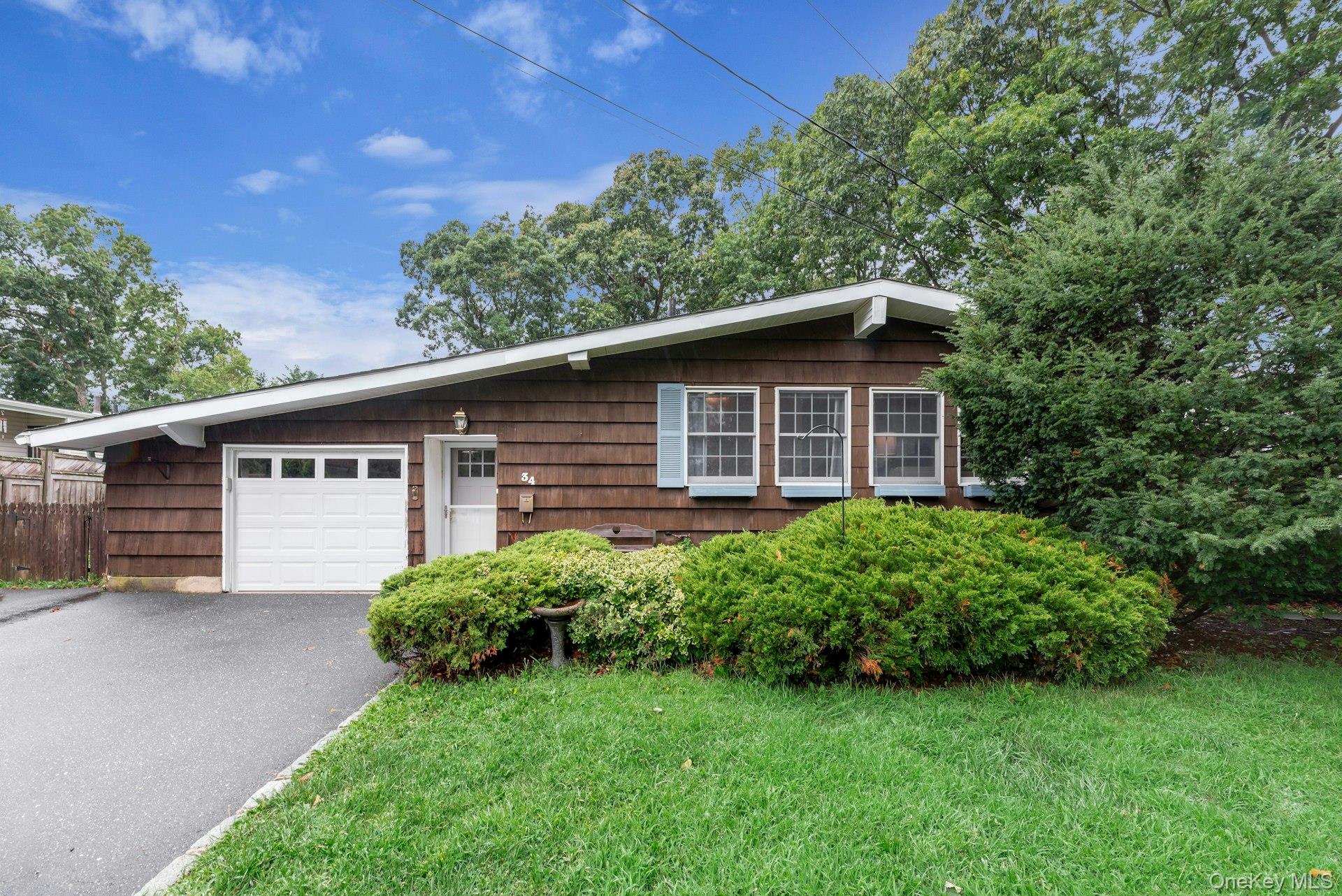 34 Crestwood Lane Property Photo 2