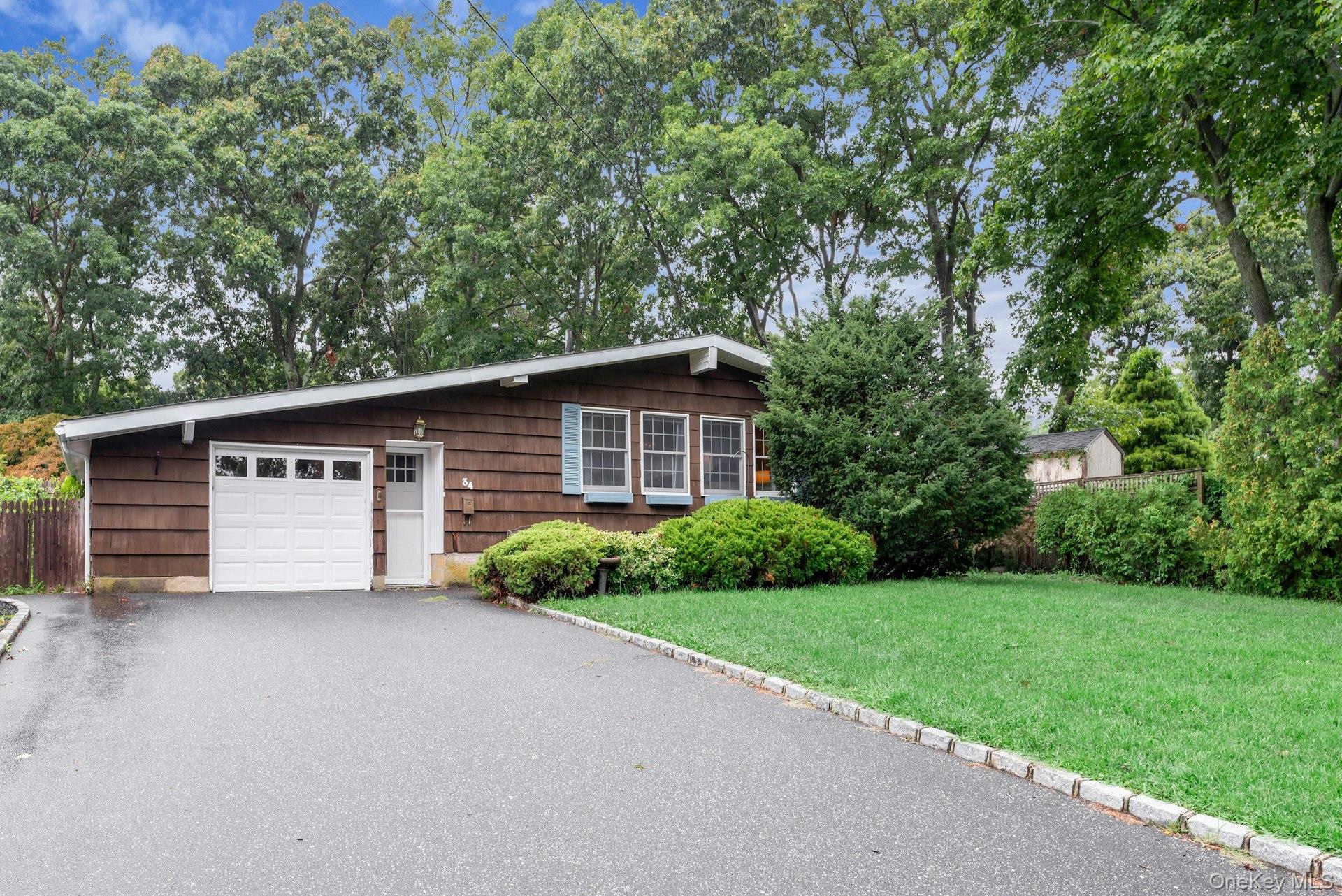 34 Crestwood Lane Property Photo 3