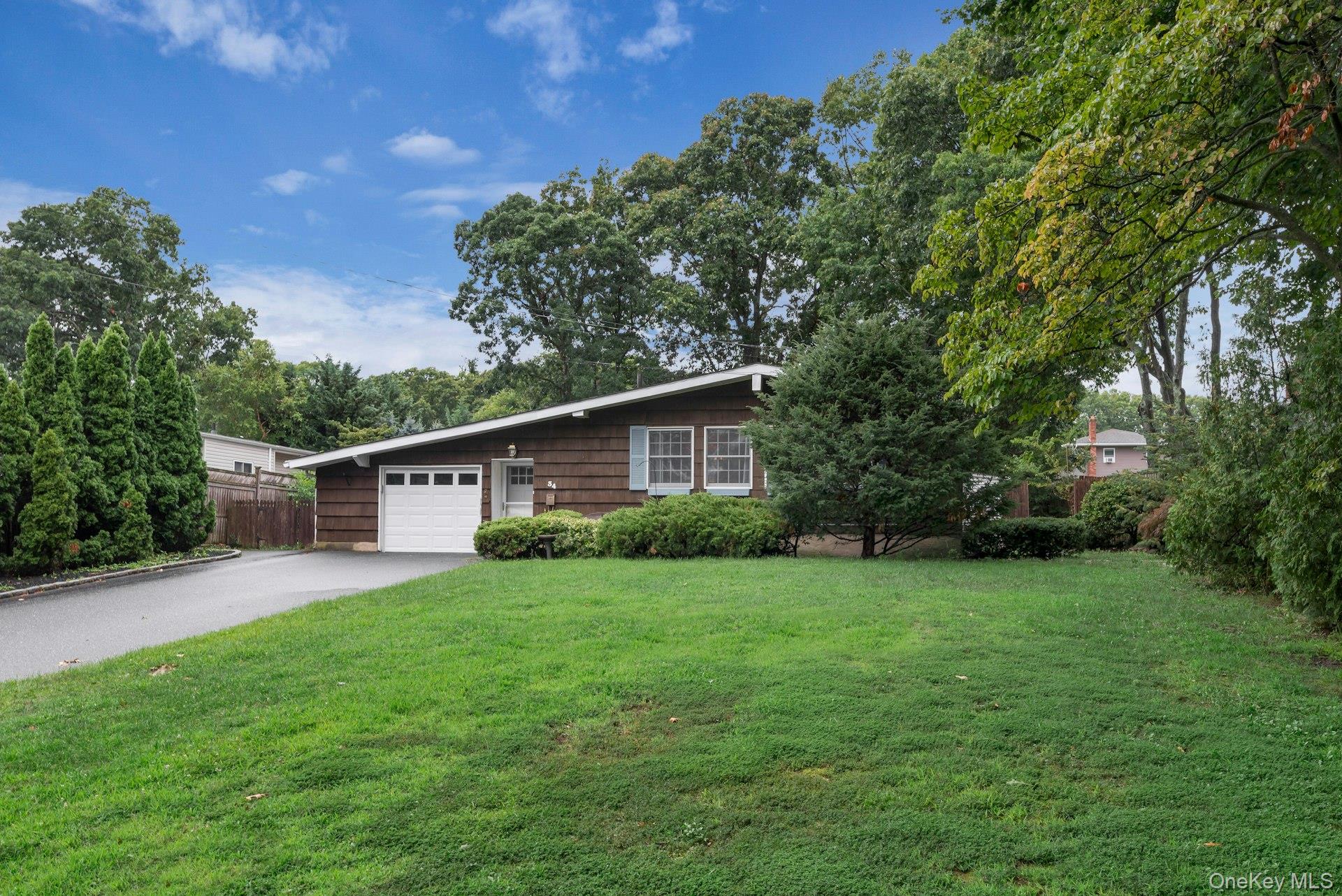 34 Crestwood Lane Property Photo 4