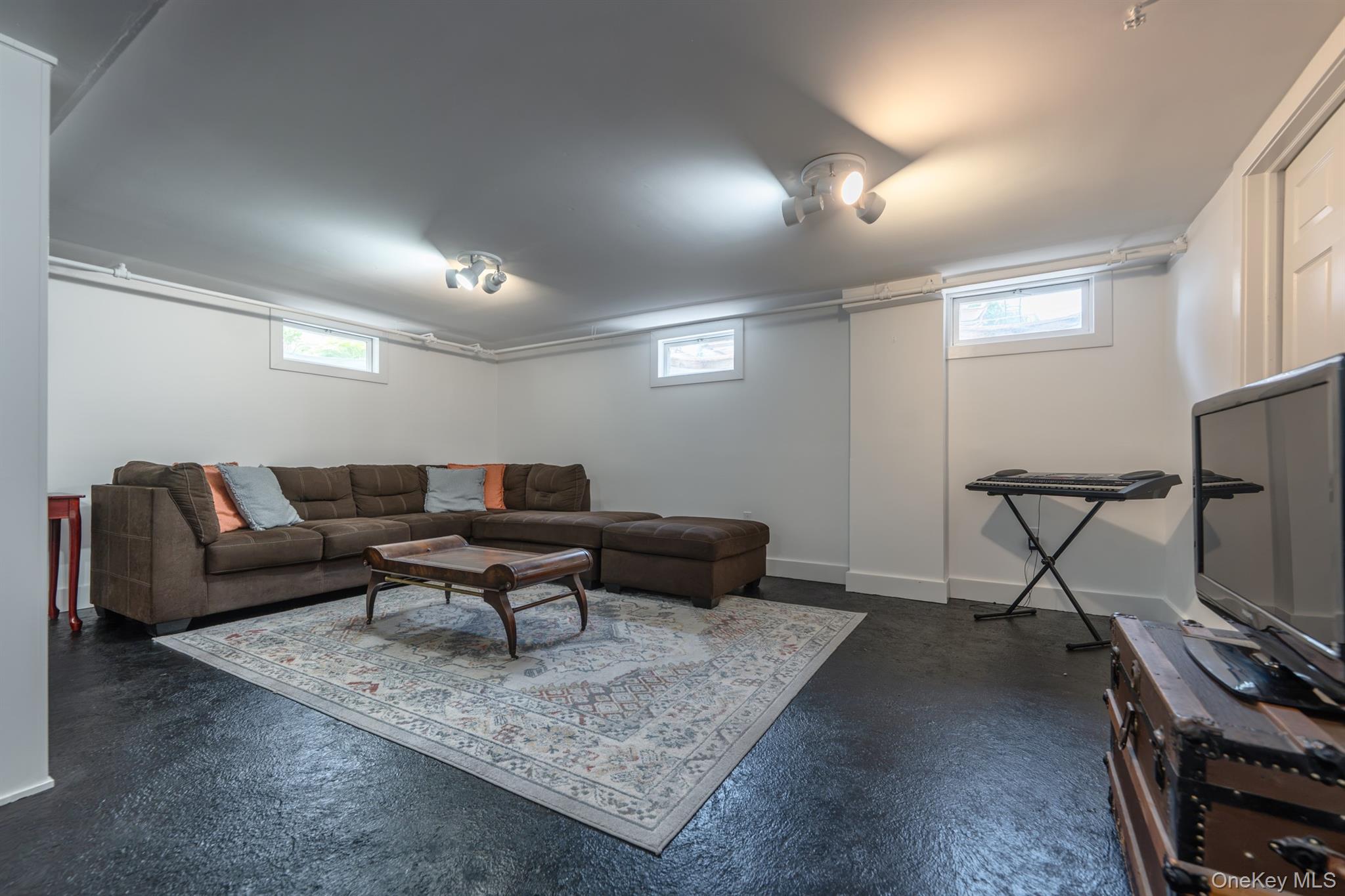 10 Lipton Street Property Photo 43
