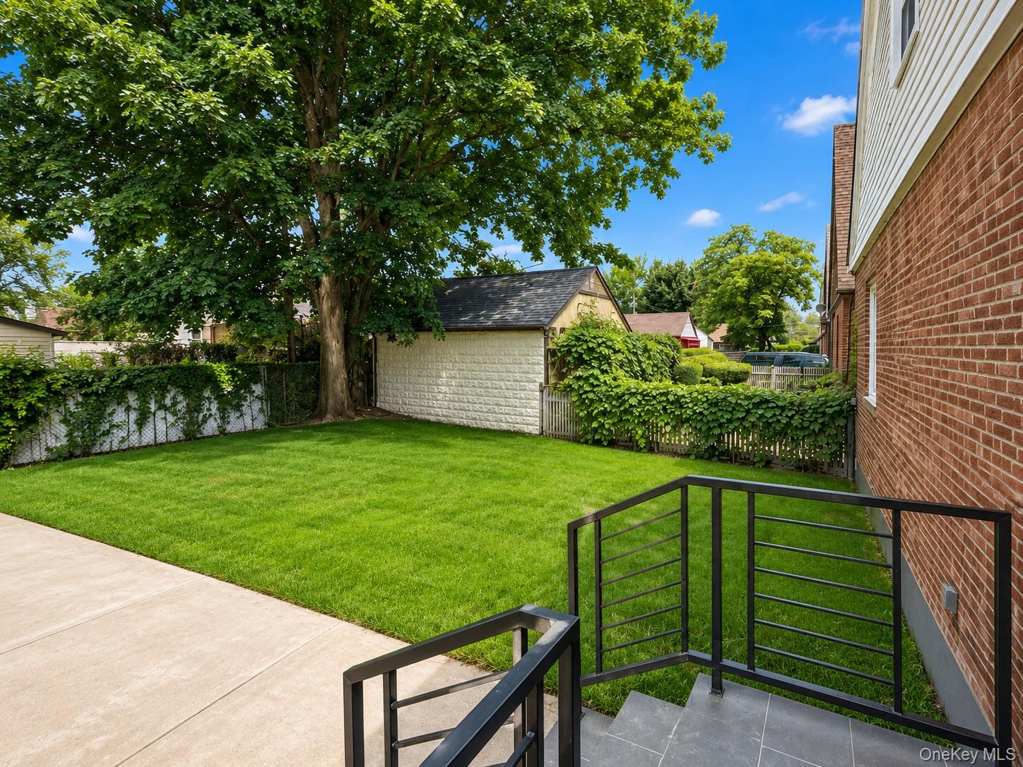 11588 220th Street Property Photo 4