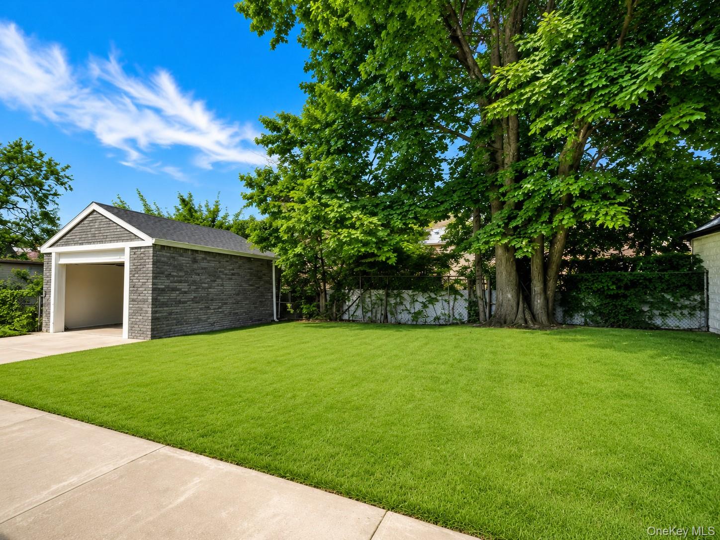 11588 220th Street Property Photo 7
