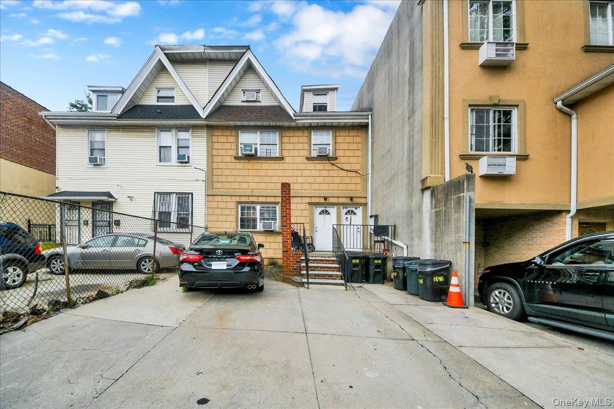 1546 Leland Avenue Property Photo 1